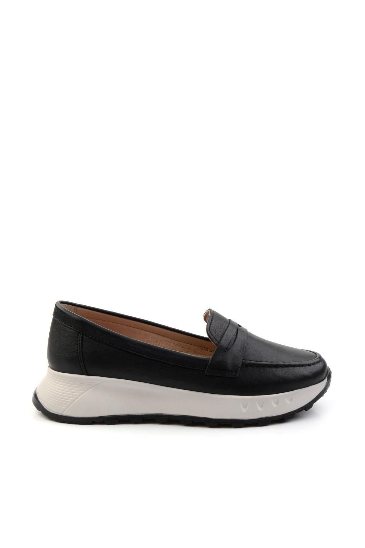 Bambi Siyah Leather Kadın Loafer Ayakkabı K01518015203