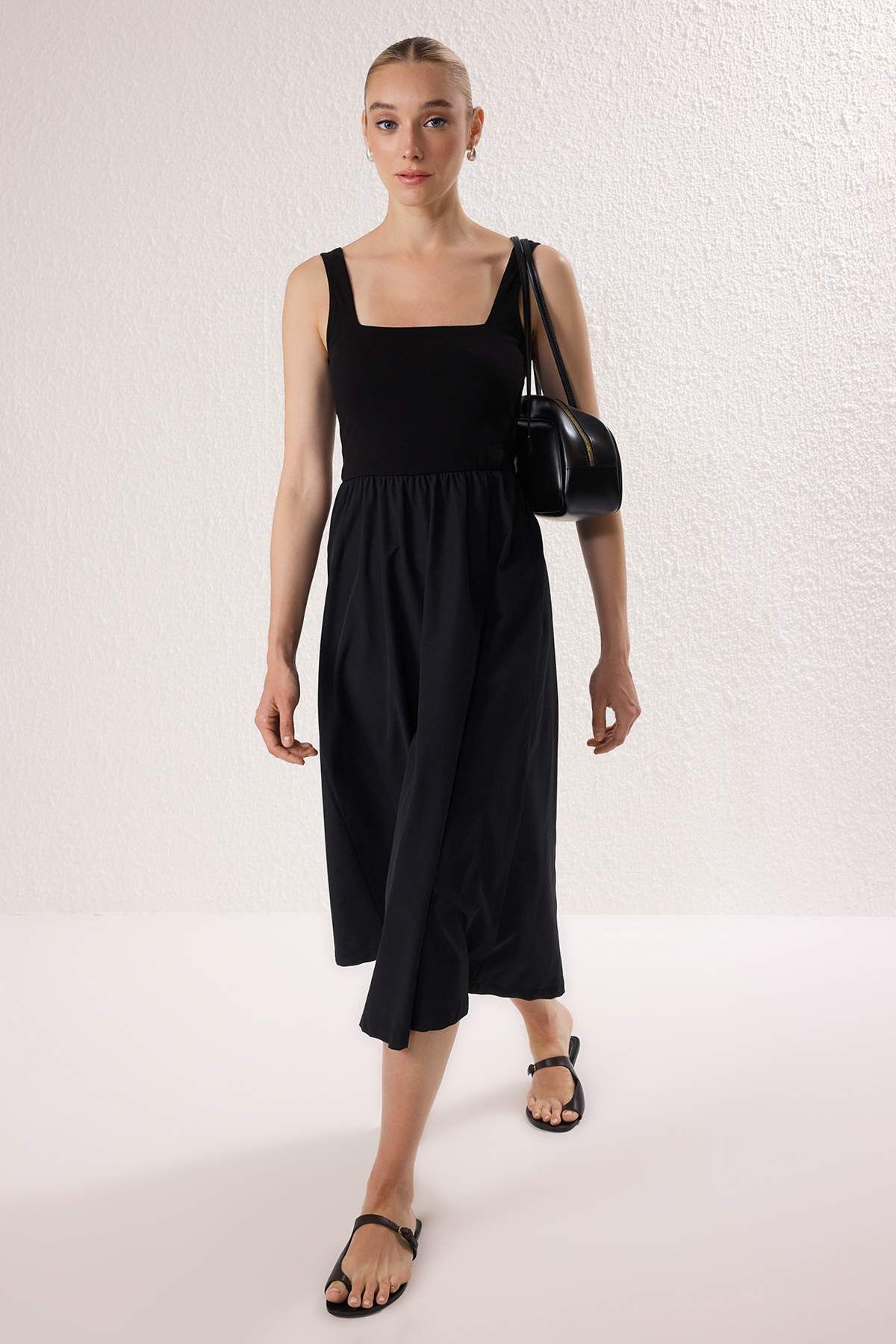 Trendyol Collection Černá sukně Tkané šaty s rozepínáním v pase TWOSS25EL00840