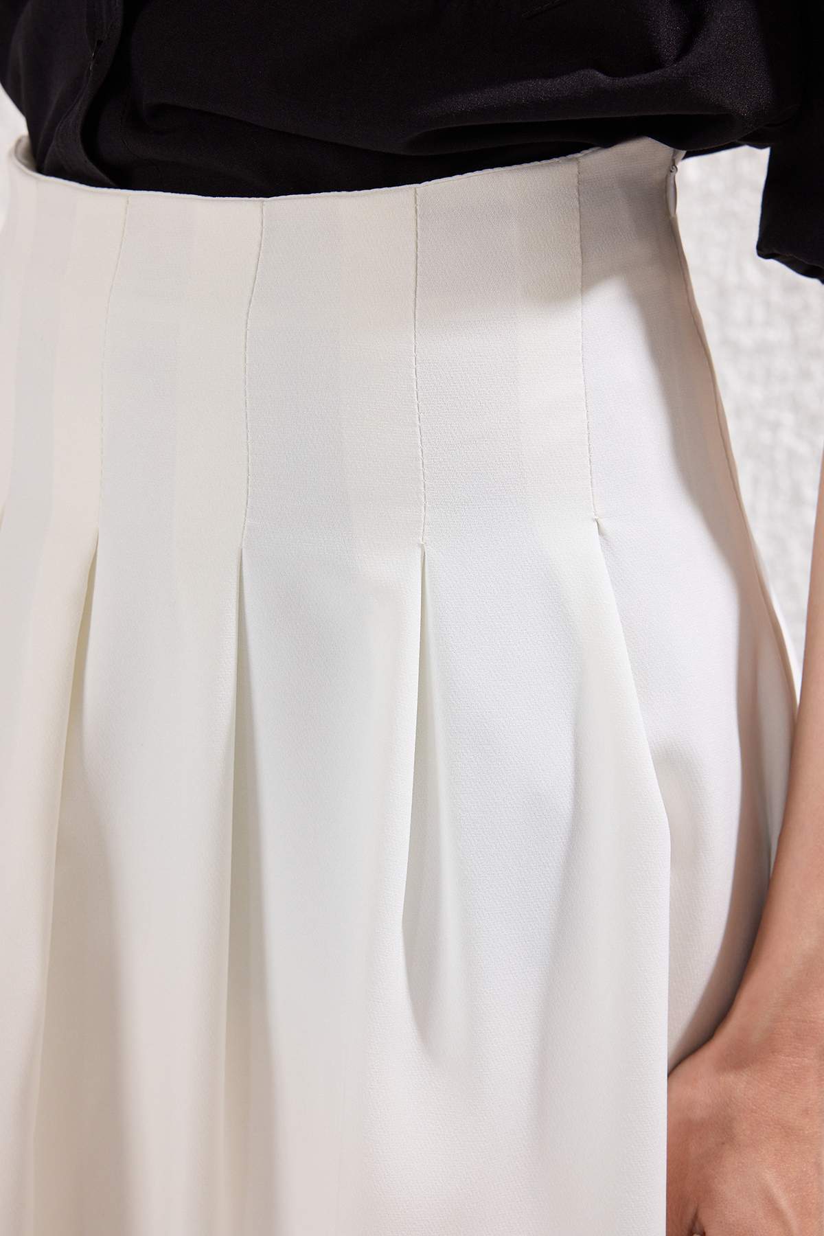 Trendyolmilla  Beyaz Astarlı Pile Detaylı Dokuma Etek TCTSS25EE00020 - Görsel 2