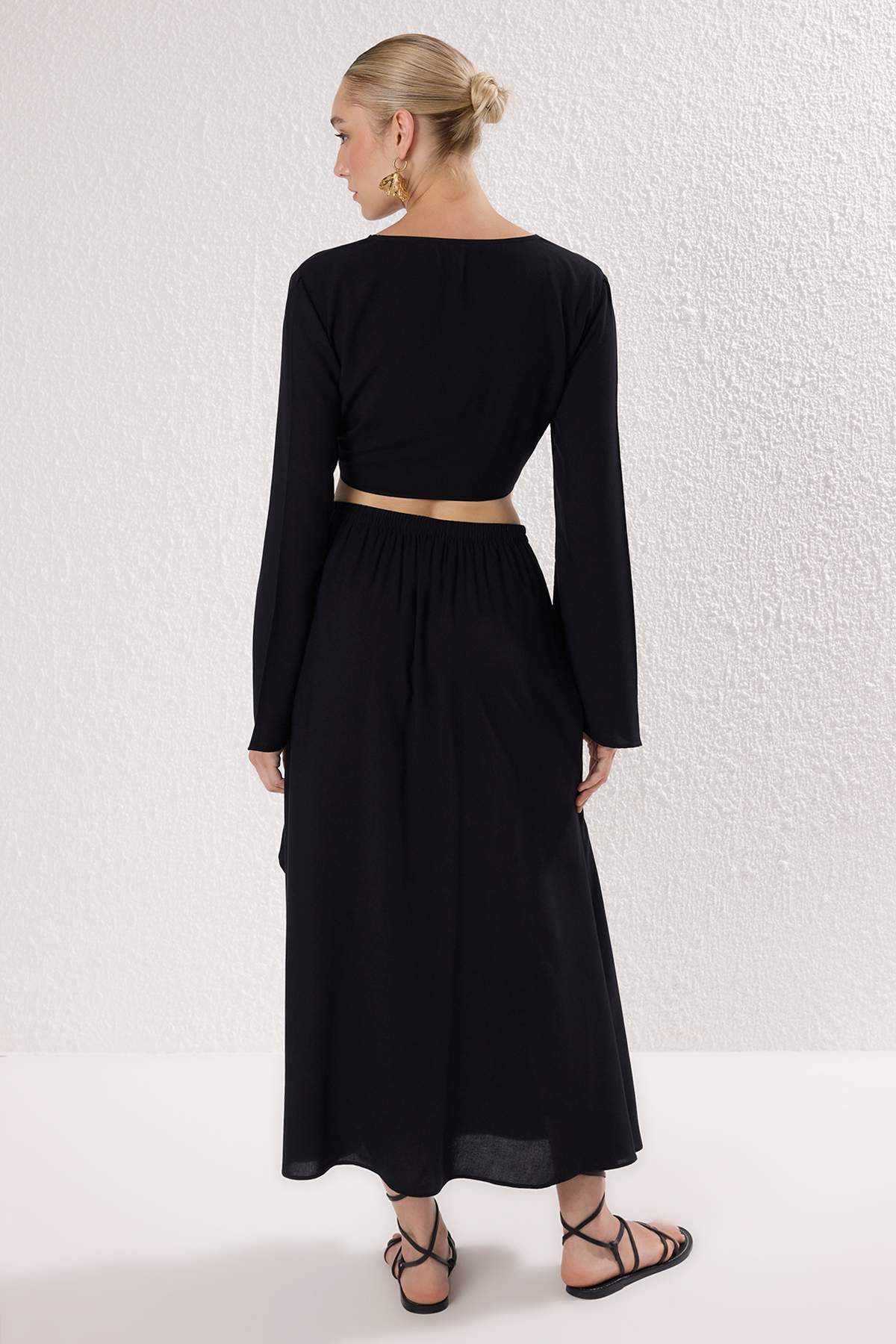 Trendyolmilla  Siyah Dokuma Yırtmaçlı Plaj Bluz-Etek Takım TBESS25AU00090 - Görsel 4