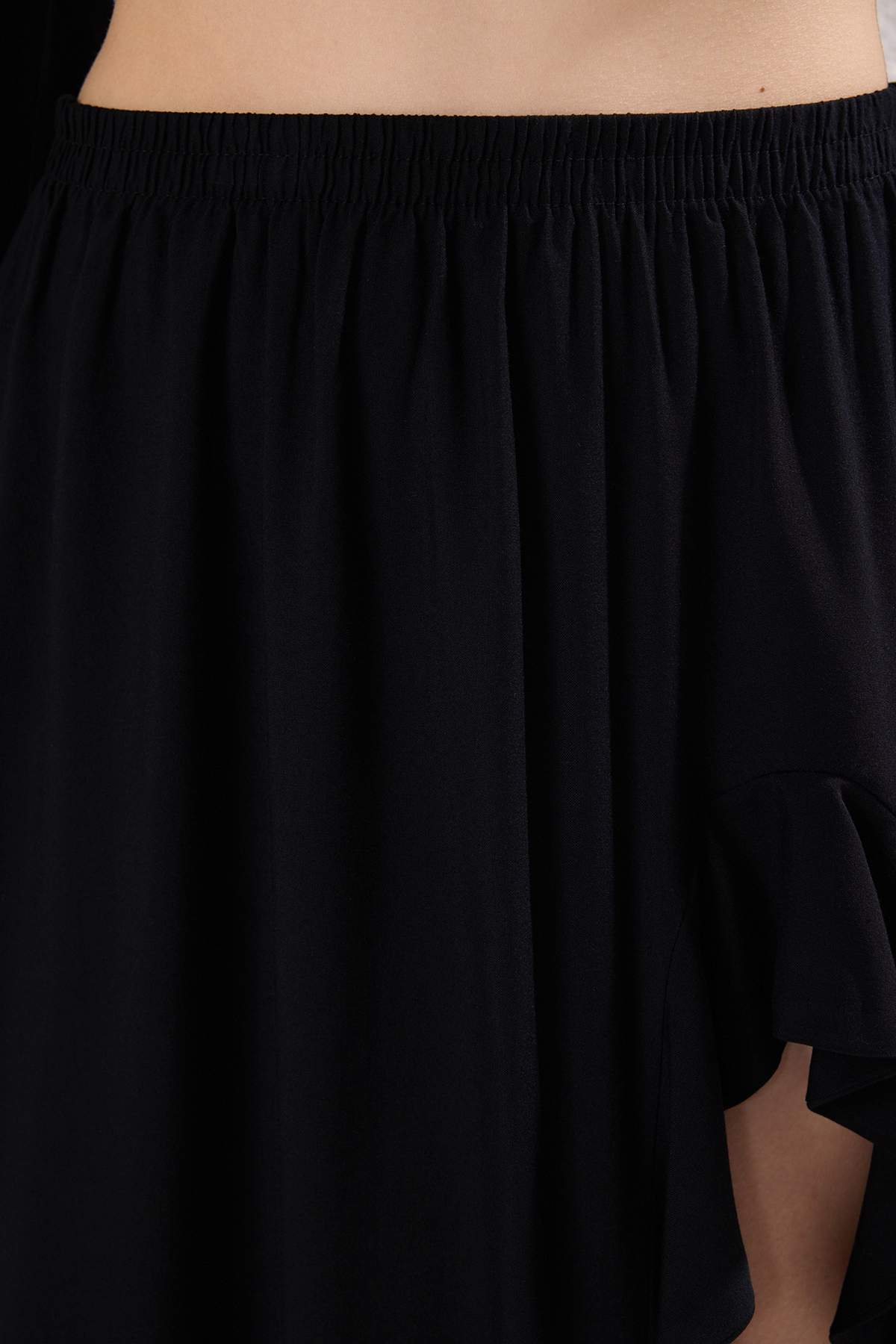 Trendyolmilla  Siyah Dokuma Yırtmaçlı Plaj Bluz-Etek Takım TBESS25AU00090 - Görsel 3