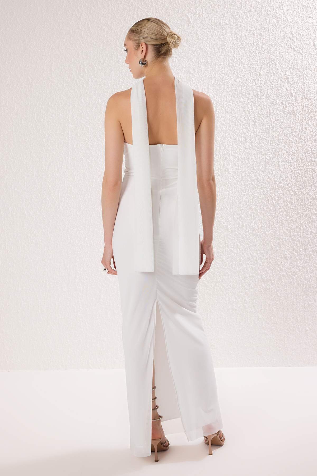 Trendyol Collection-Weißer Schal Tüll gestricktes Maxi-Abendkleid für den Abschlussball TPRSS25AE00056 4