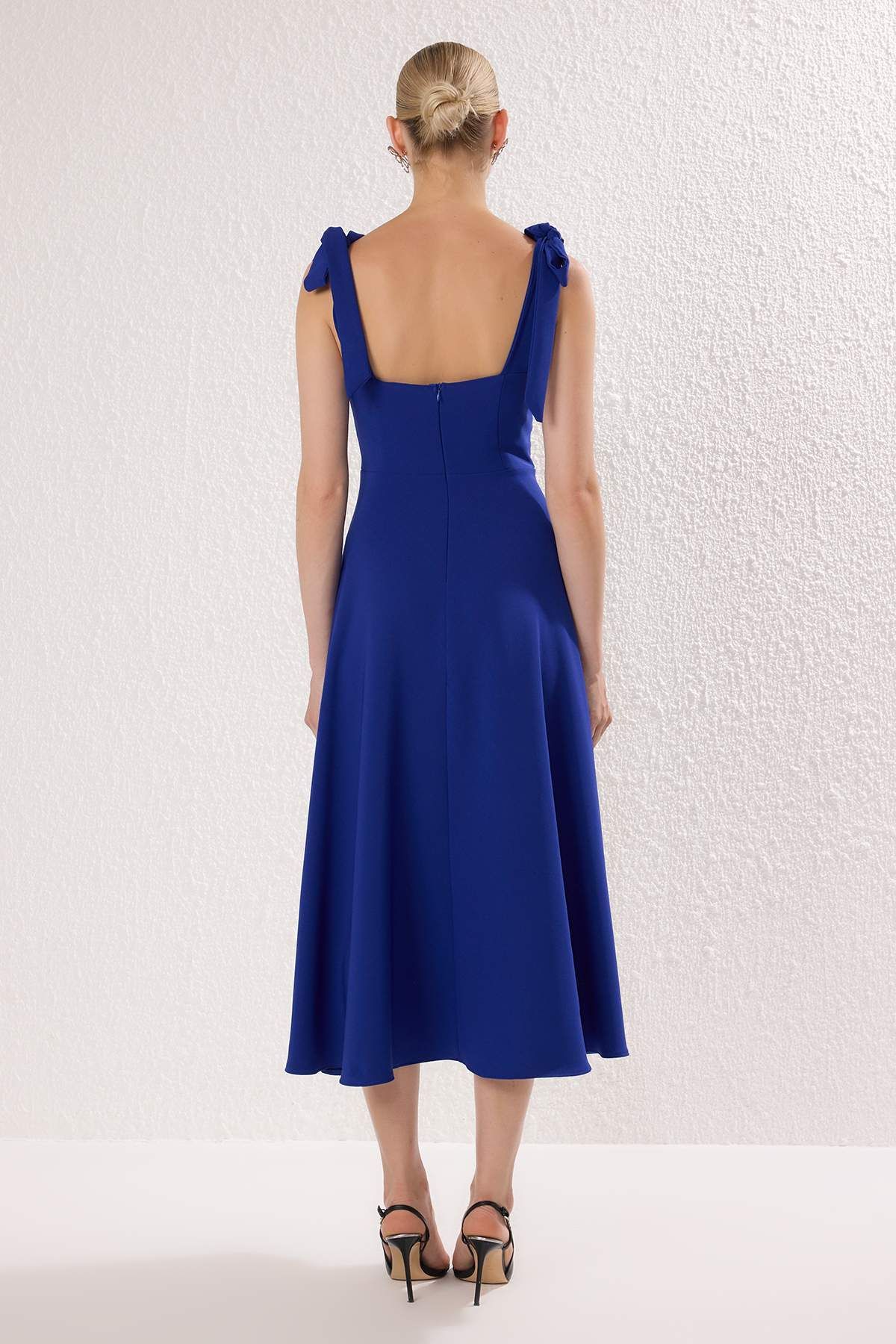 Trendyol Collection-Saks A-Line Suspender Detailní tkané Midi Stylové večerní šaty Noční šaty pro návrat domů TPRSS24EL00251 4