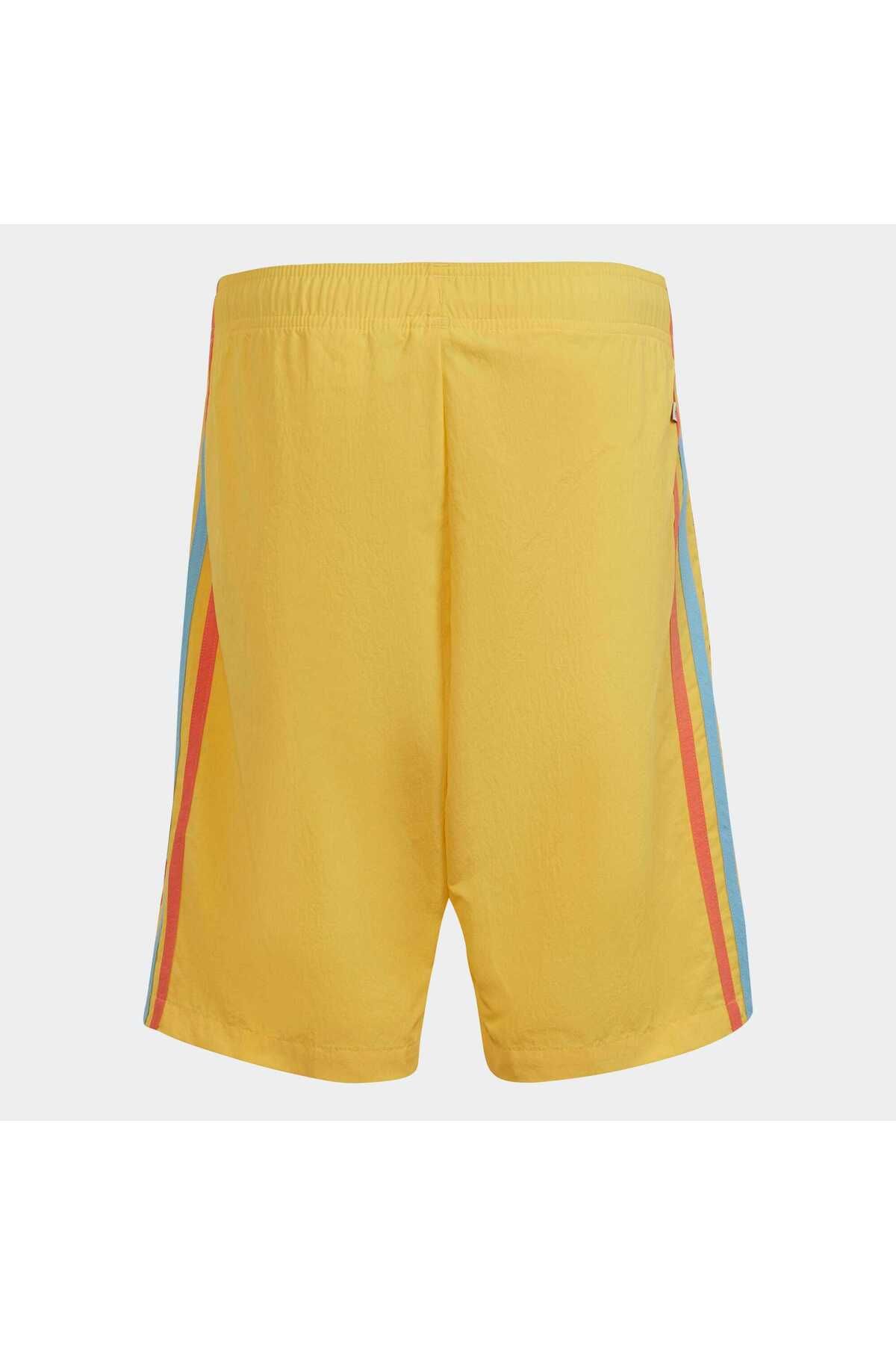 adidas-Детски къси панталони с жълт графичен принт - IB8620 2