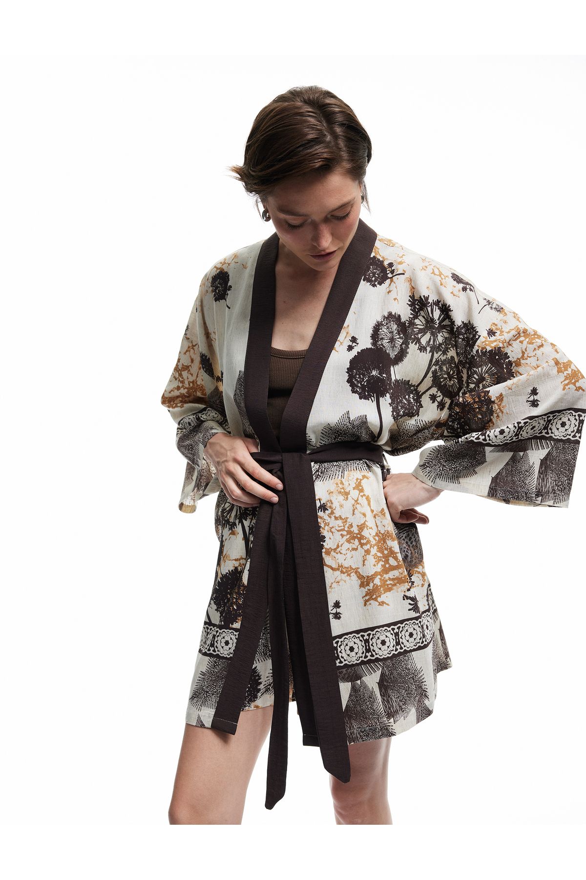 Kemerli V Yaka Yarım Kollu Çiçek Desenli Keten Karışımlı Kimono
