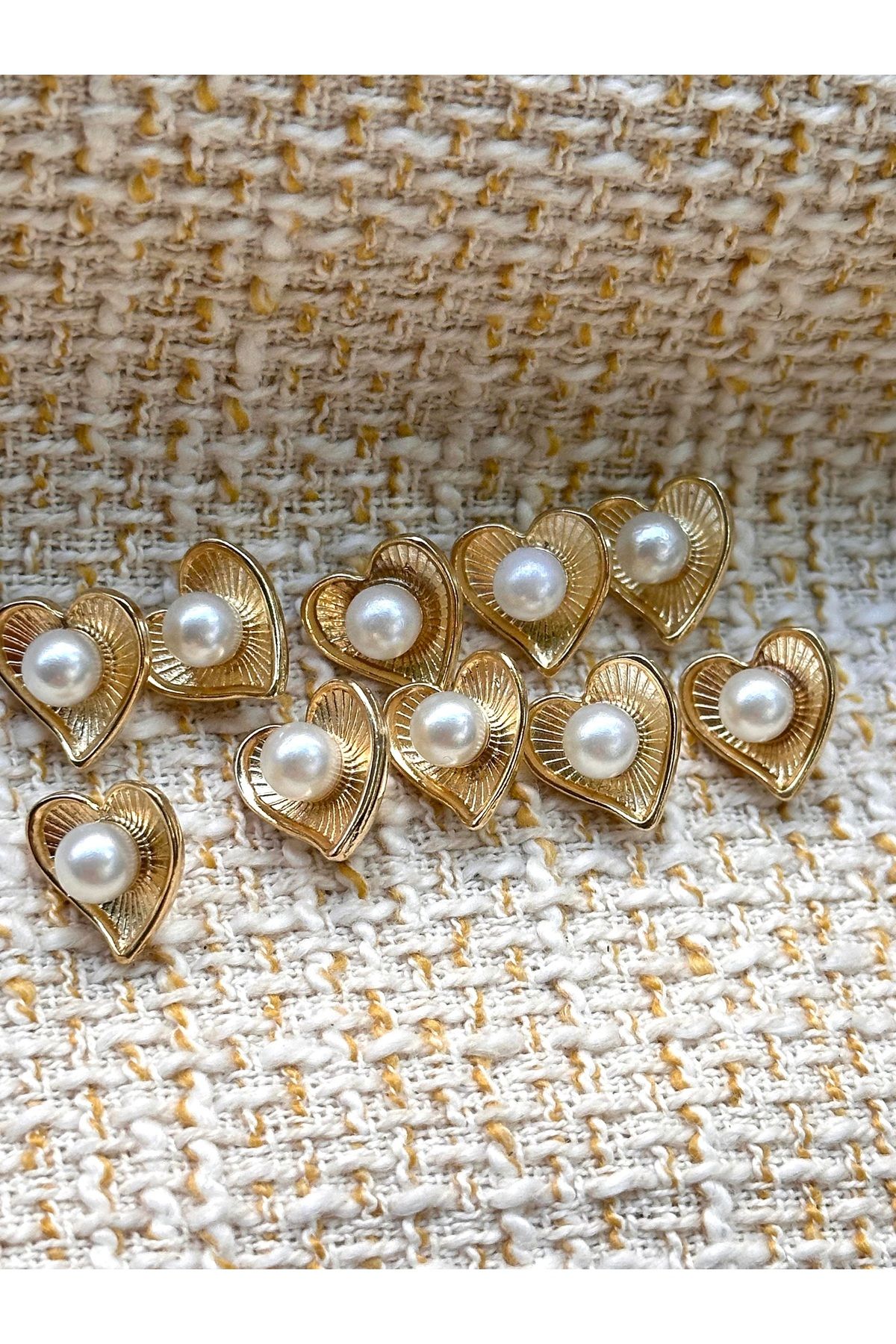 ODDA TASARIM ATÖLYESİ Kalp desen ortası incili gold metal gömlek düğmesi(1.2cm)