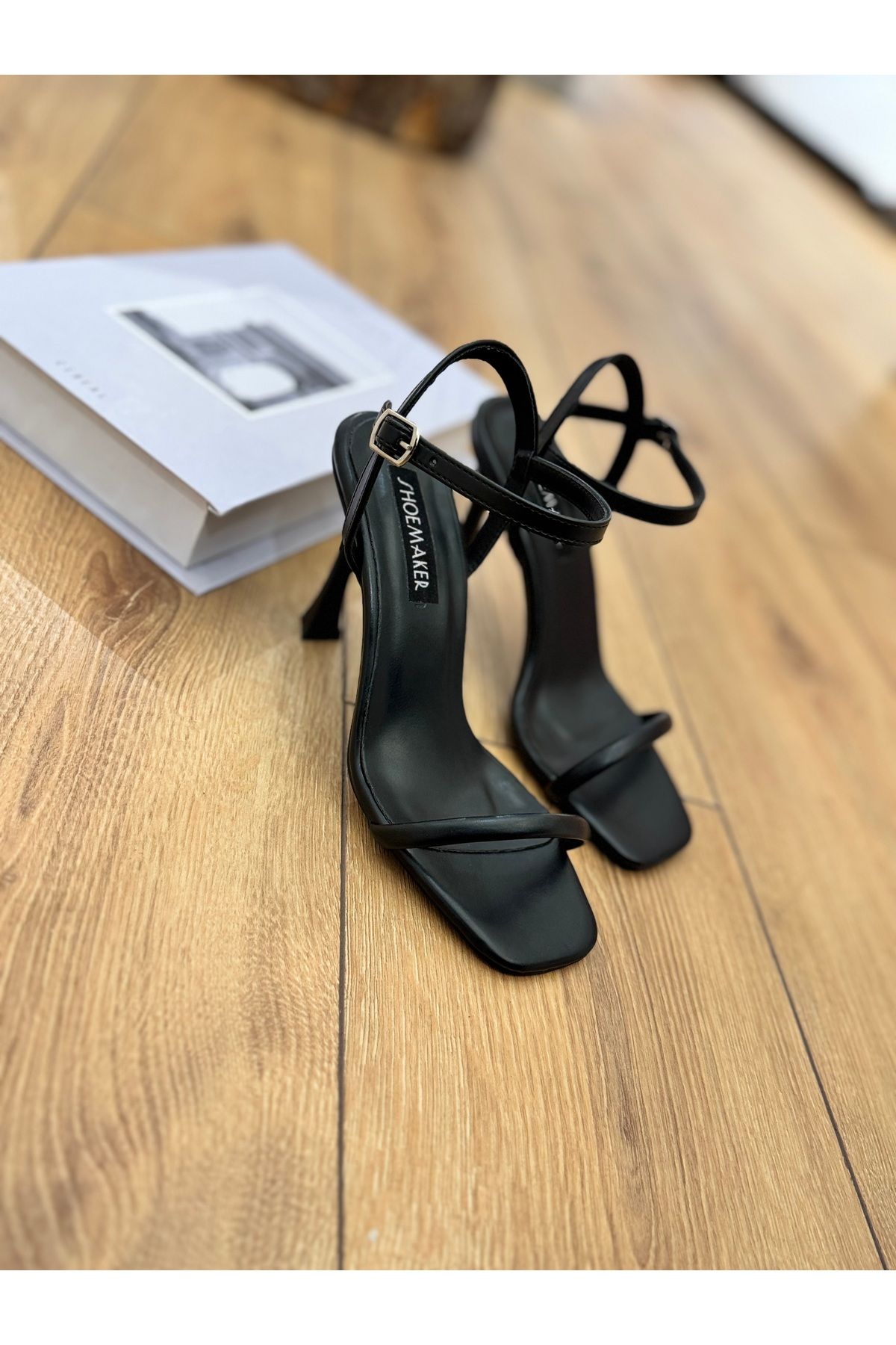 ShoeMaker Siyah İnce Bant Kadın Sandalet