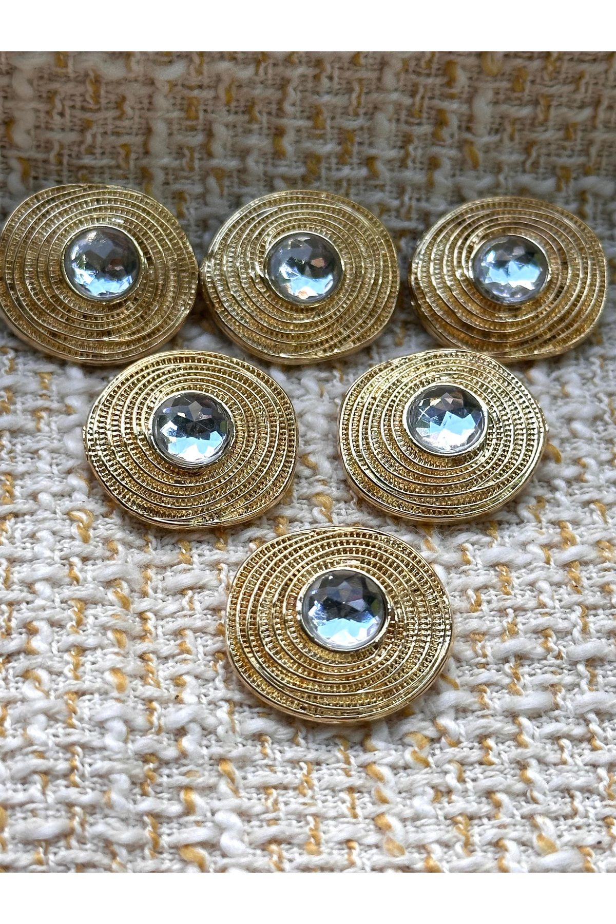 ODDA TASARIM ATÖLYESİ Spiralli ortası büyük taşlı lux gold kaplama 6lı düğme seti(2,3cm)