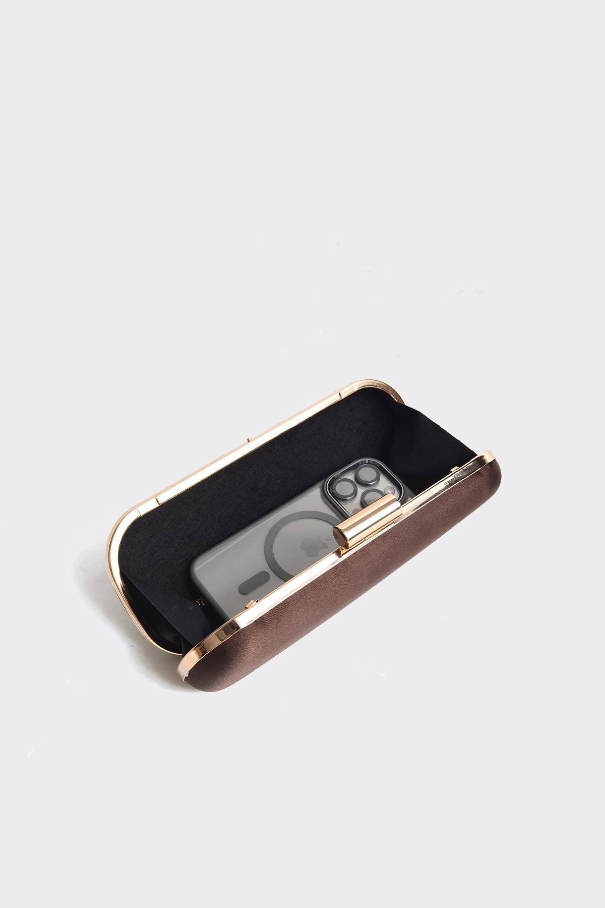 Atelier Nord Acı Kahve Saten Gold Kapaklı Zincir Askılı Clutch Abiye Çanta görsel 6
