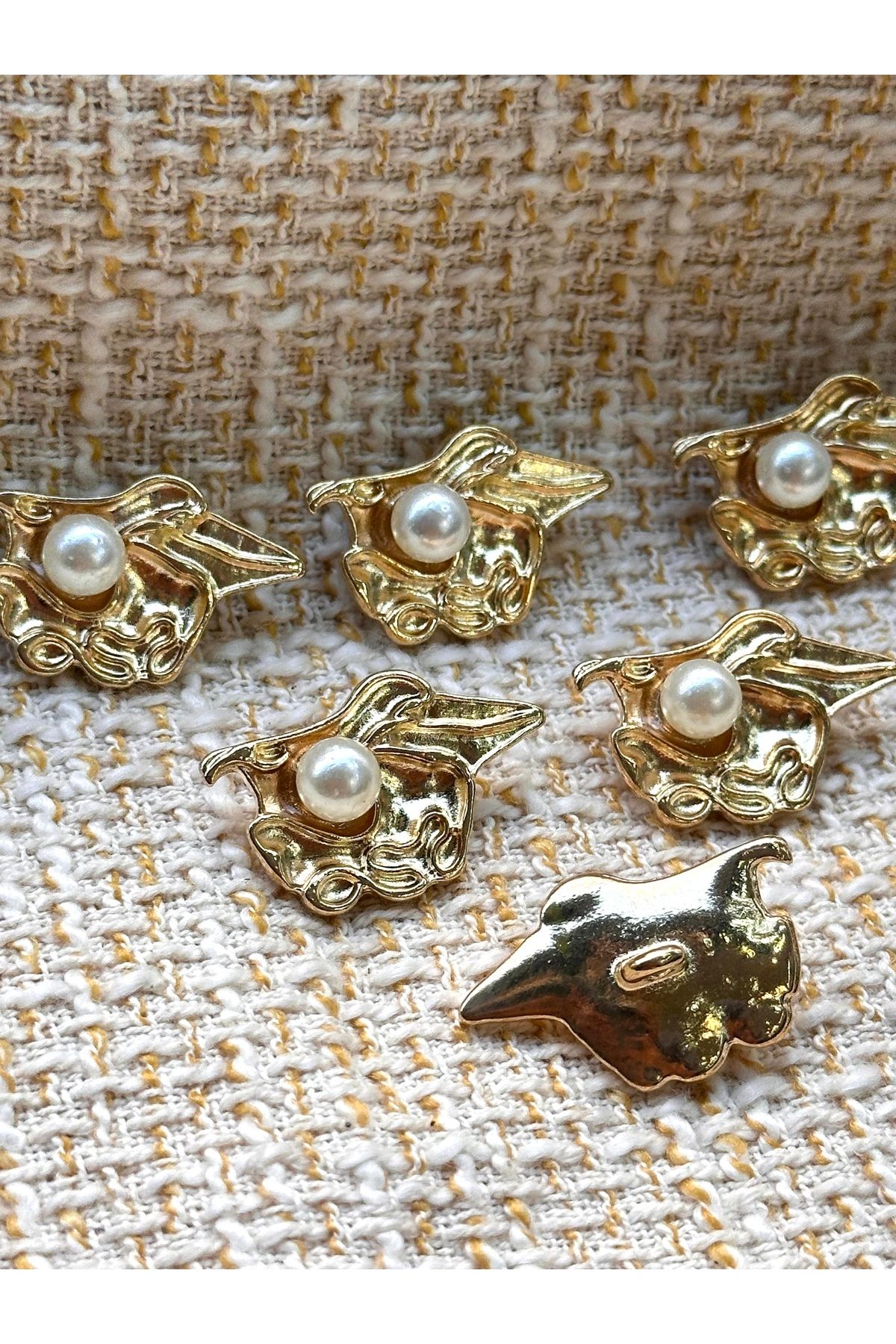 ODDA TASARIM ATÖLYESİ-Large Pearl Model in the Middle with a Pattern on Top, Gold-Colored 6-Button Set (3cm) 3