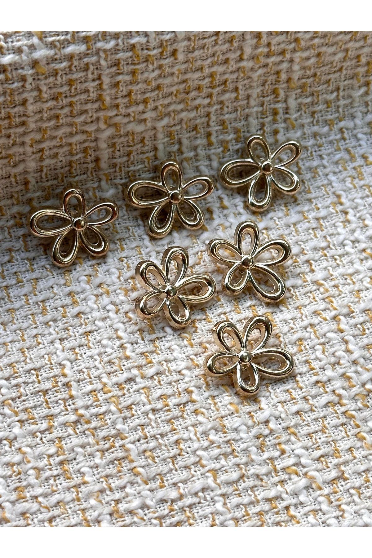 ODDA TASARIM ATÖLYESİ Fiyonk modelli gold renk 6lı düğme (2cm)