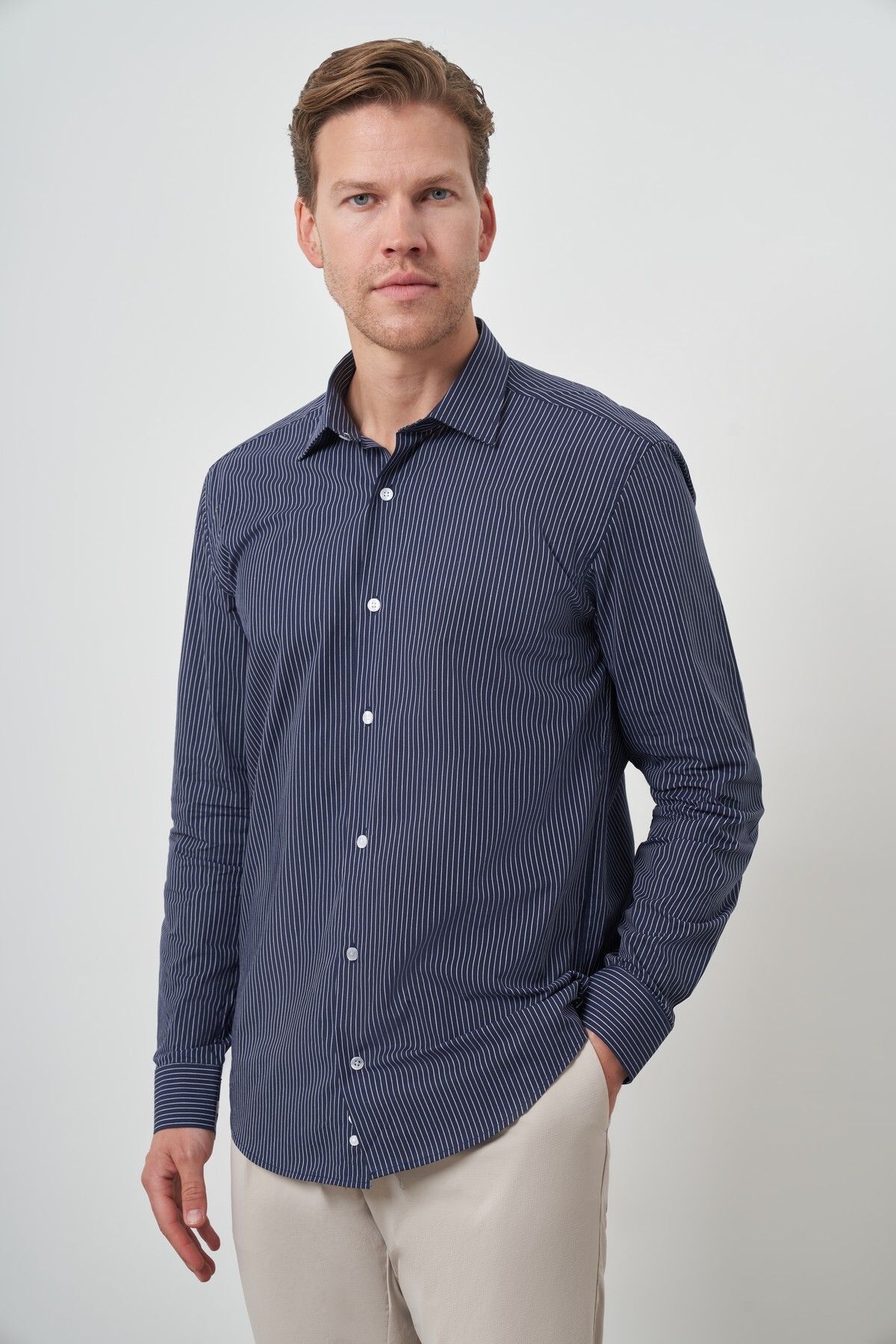 Morven Erkek Lacivert Pamuk Trend Slim Fit Sert Yaka Gömlek