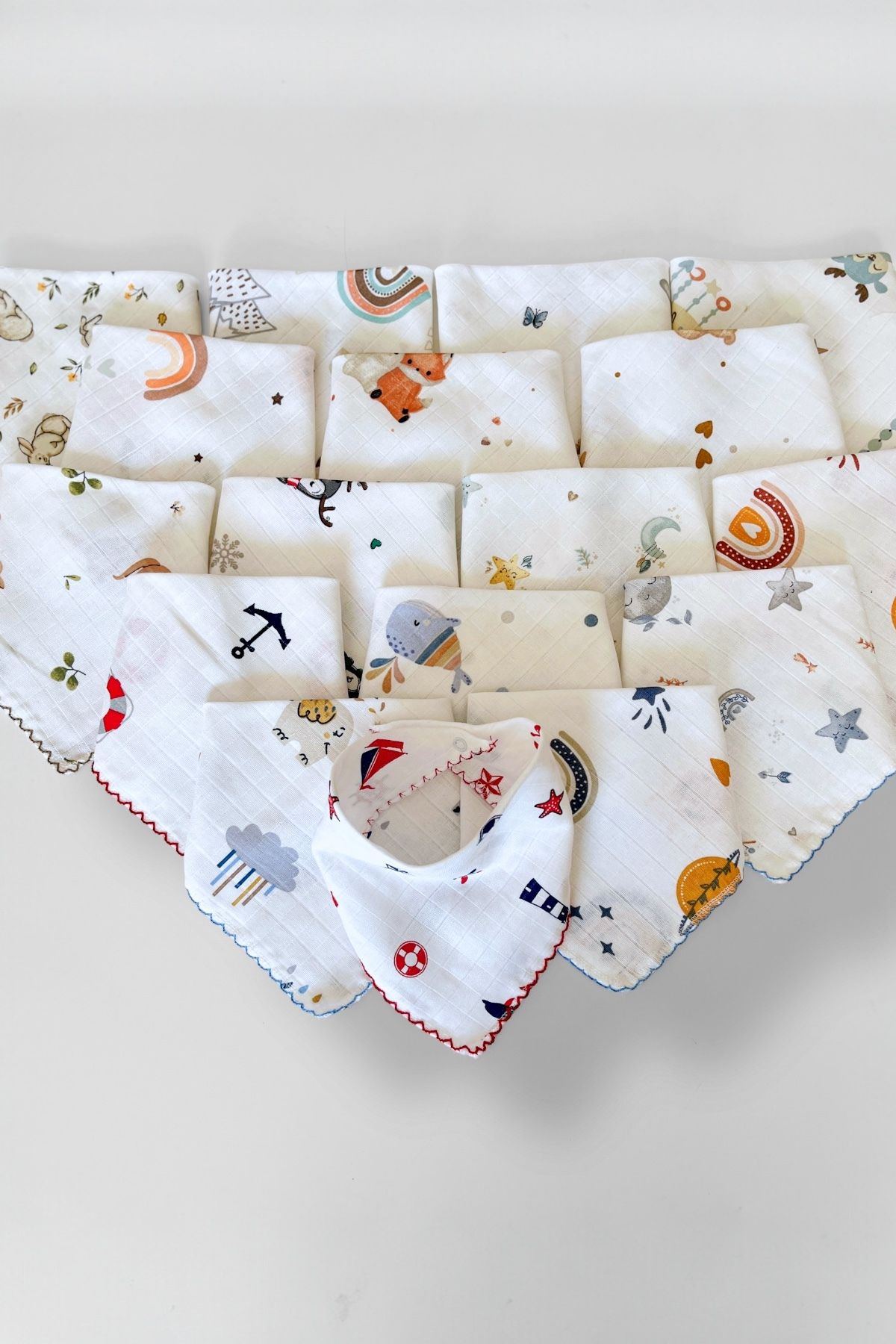 UB UTKUBABY 8 Adet Karışık Erkek Desen %100 Pamuk Müslin Kumaş İki Çıtçıtlı Bebek Önlük,Salya Önlüğü