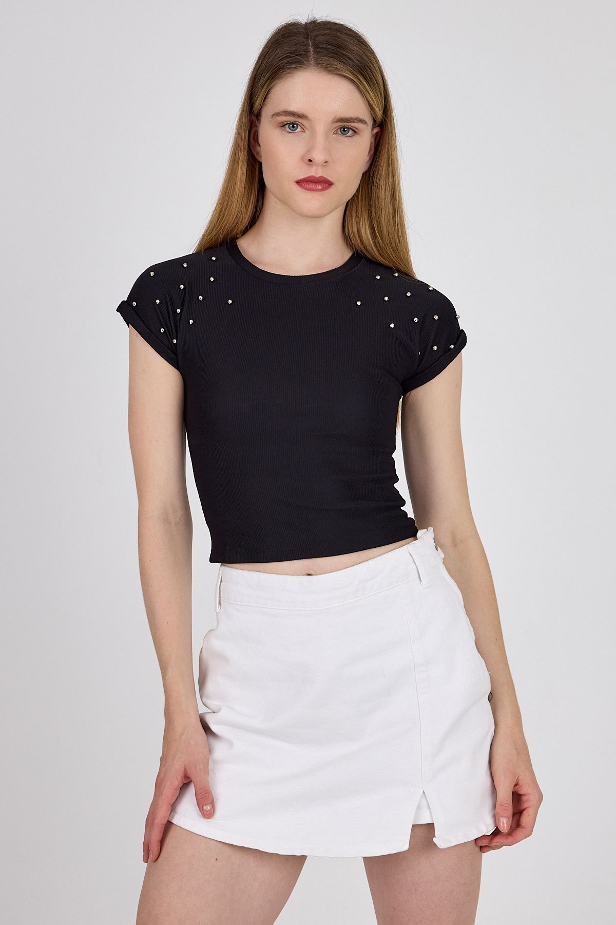 Rays Siyah Omuz Boncuk Detaylı Slim Fit Crop Tişört 9208M