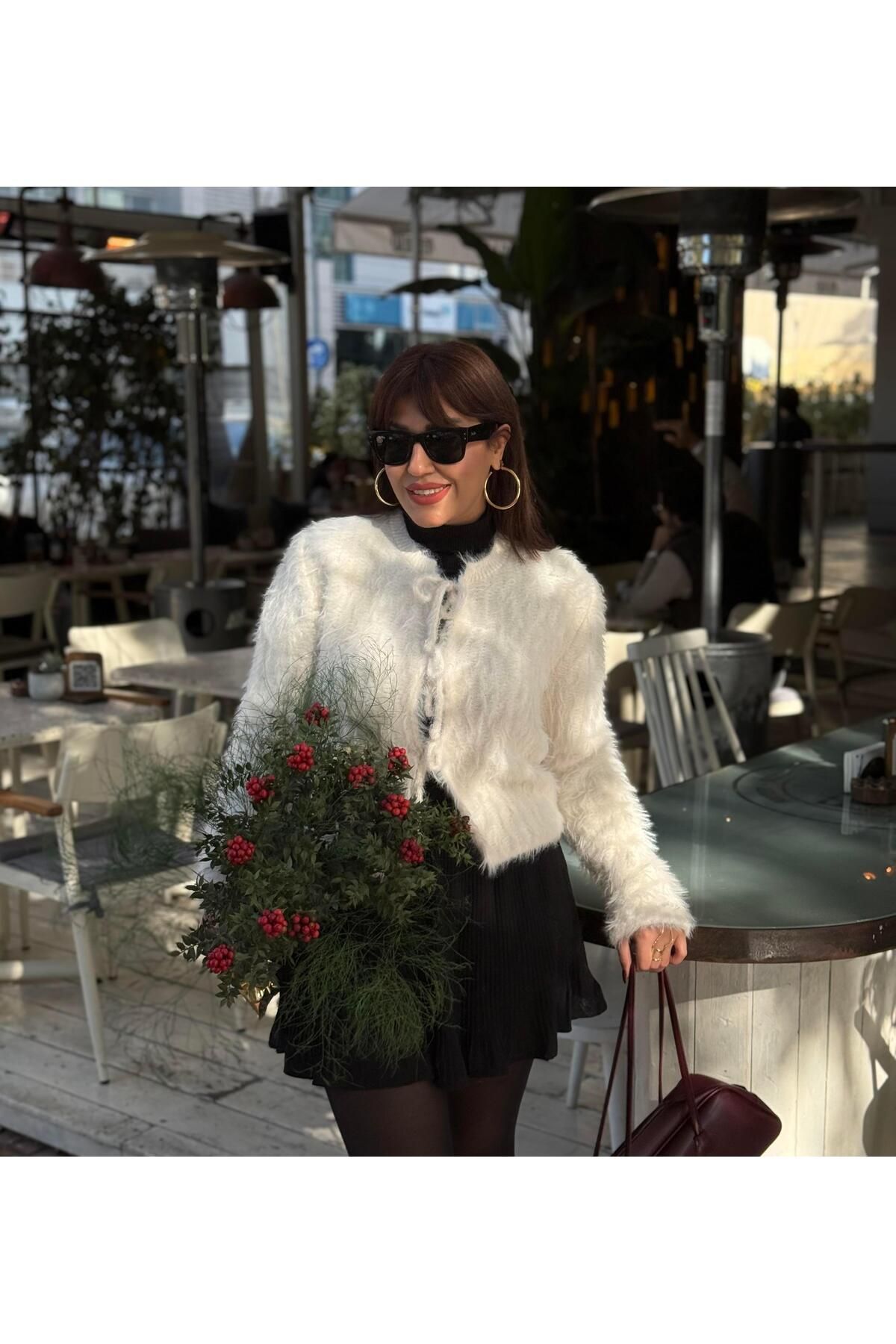 Damranın Dolabı Önü Bağcıklı Hırka Krem