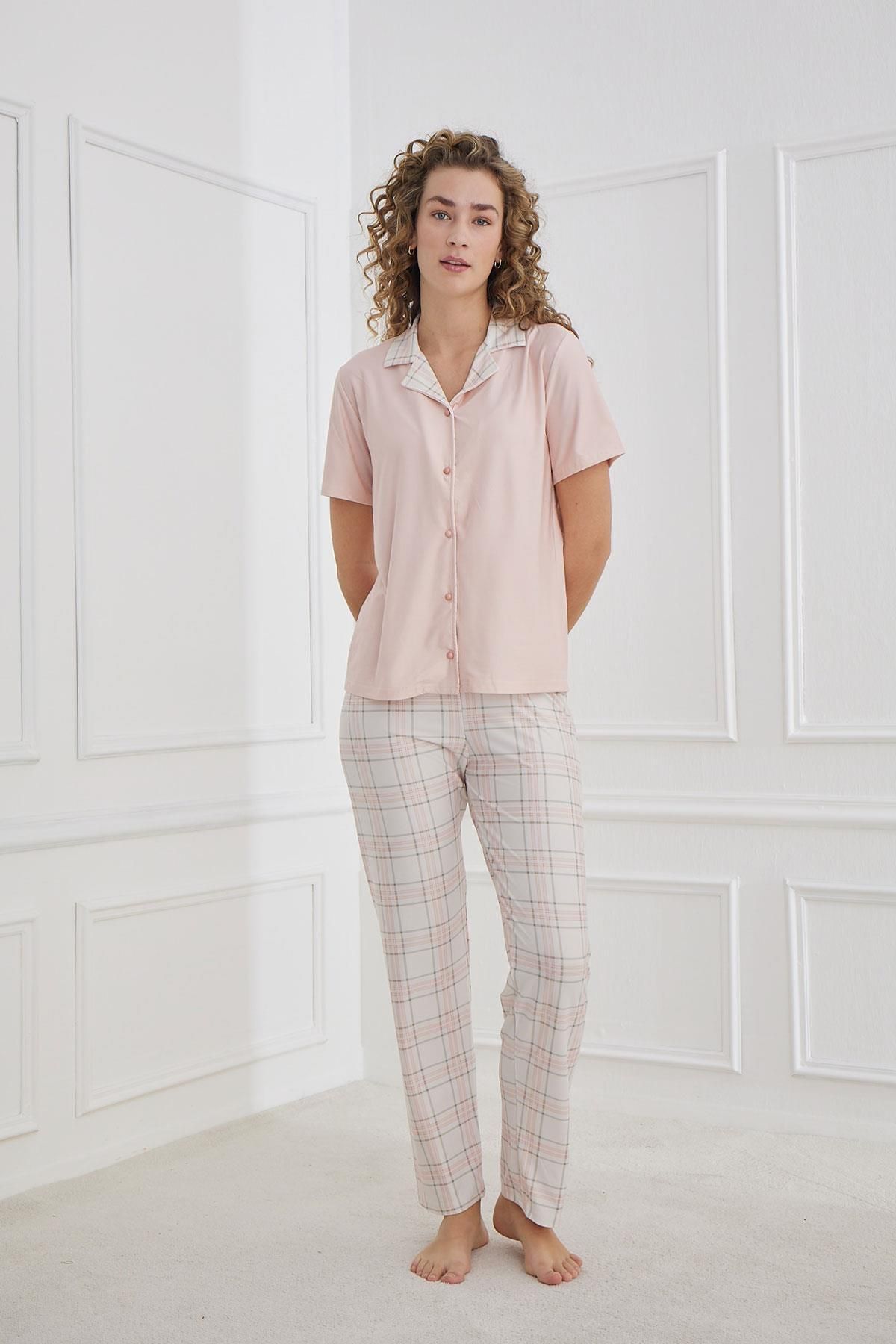 Kompedan Kadın Desenli Polo Yaka Kısa Kol Pijama Takım | Pudra 30101-1277
