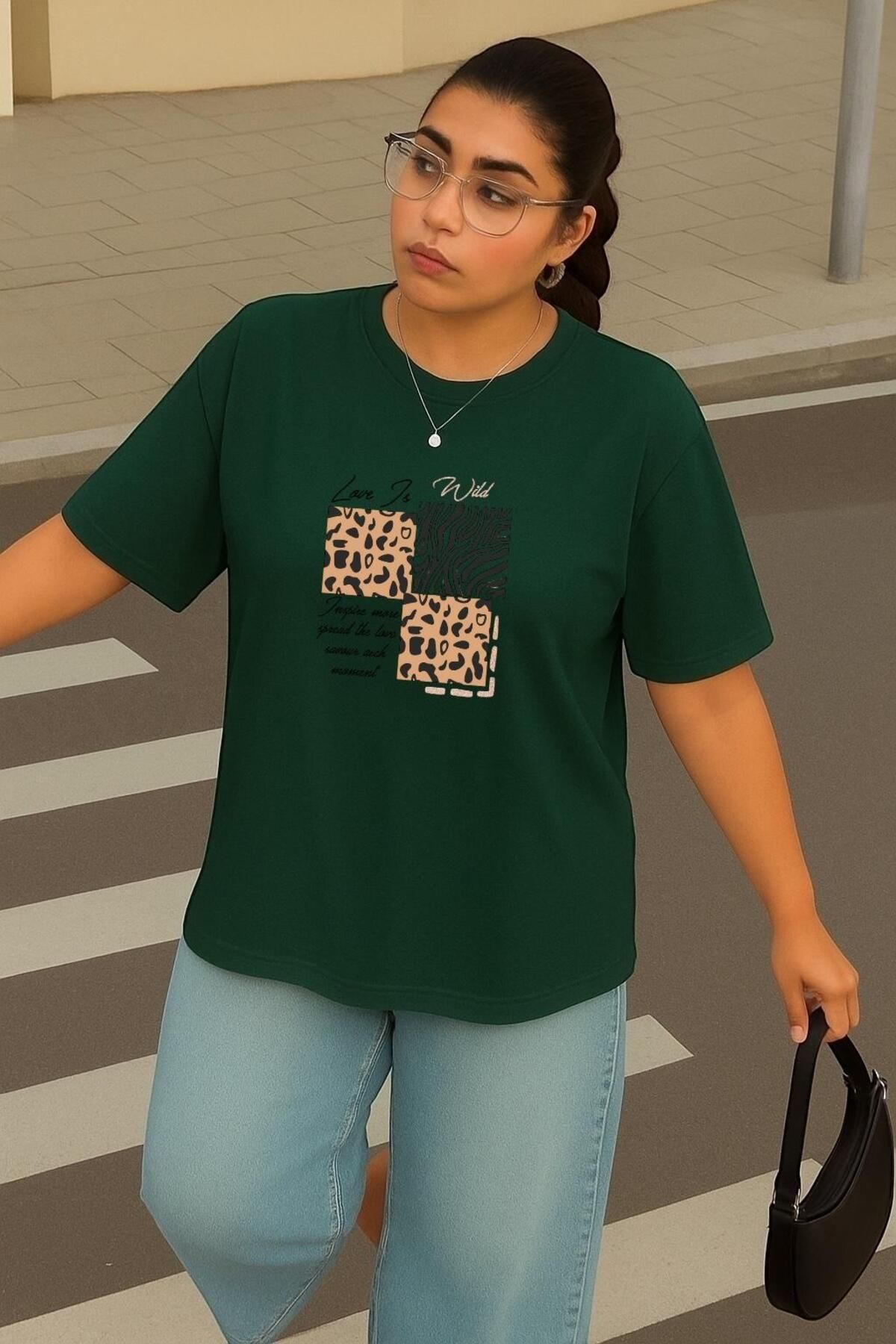 BENROMA BÜYÜK BEDEN LOVE IS WILD BASKILI UNİSEX TİŞÖRT