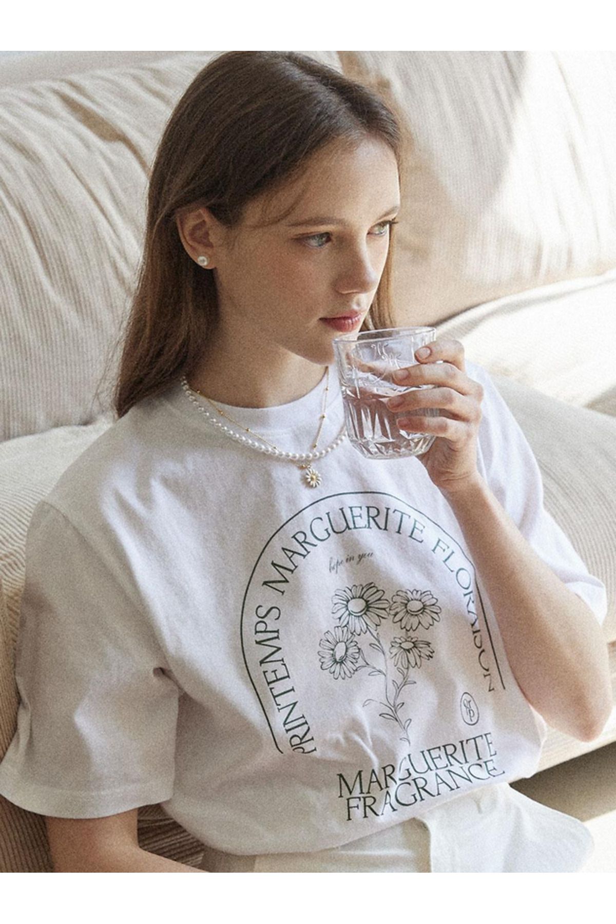 ELNOYA Unisex Pamuklu Beyaz Oversize "Marguerite Fragrance" Baskılı Bisiklet Yaka Rahat T-shirt