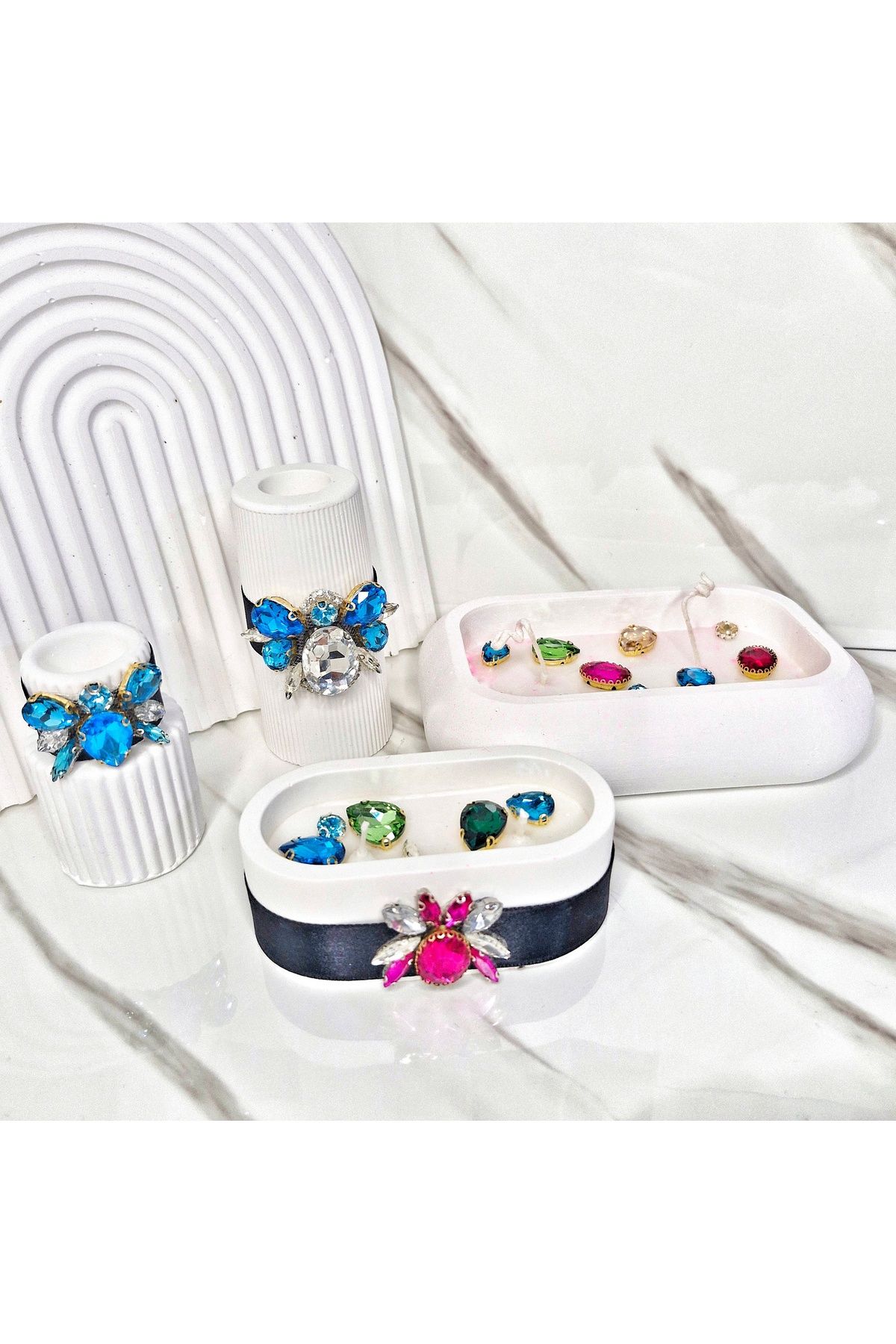 Pegubabycollection 4 lü set Şamdanlı Arı Figürlü Kristal Taşlı Özel Tasarım %100 Doğal Soya Wax Mum