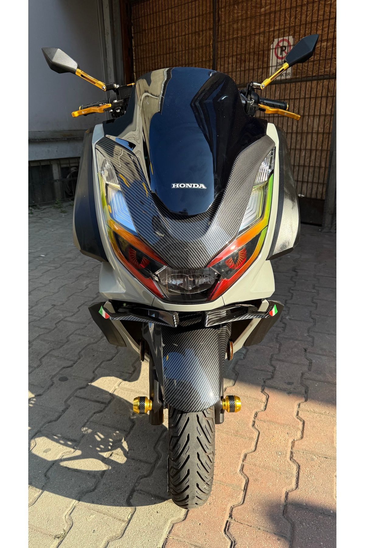 İ.S.K.STORE Pcx125 2 parça karbon kapak ön çamurluk far üstü V parça