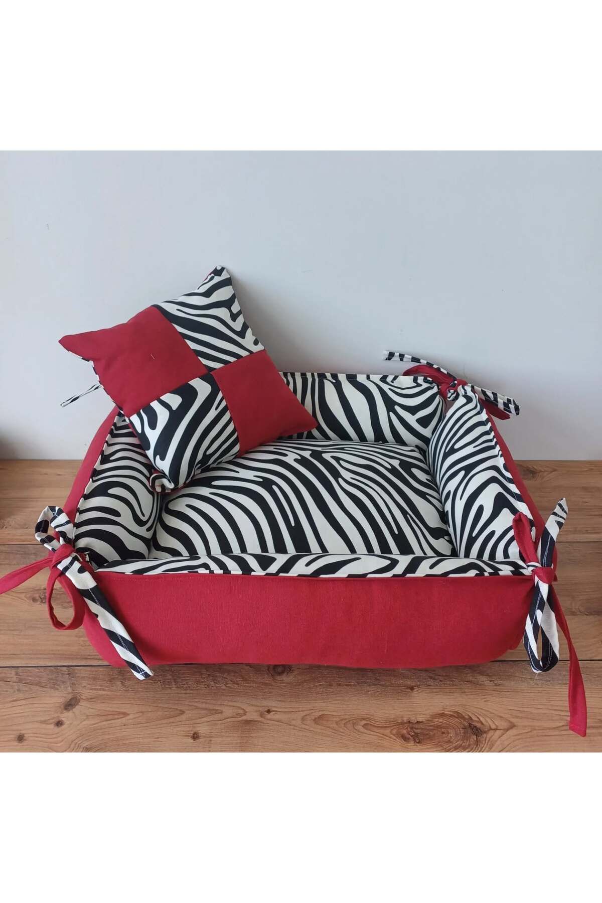 Tüylü Tükkan 40*50 CM KEDİ YATAĞI KIRMIZI ZEBRA