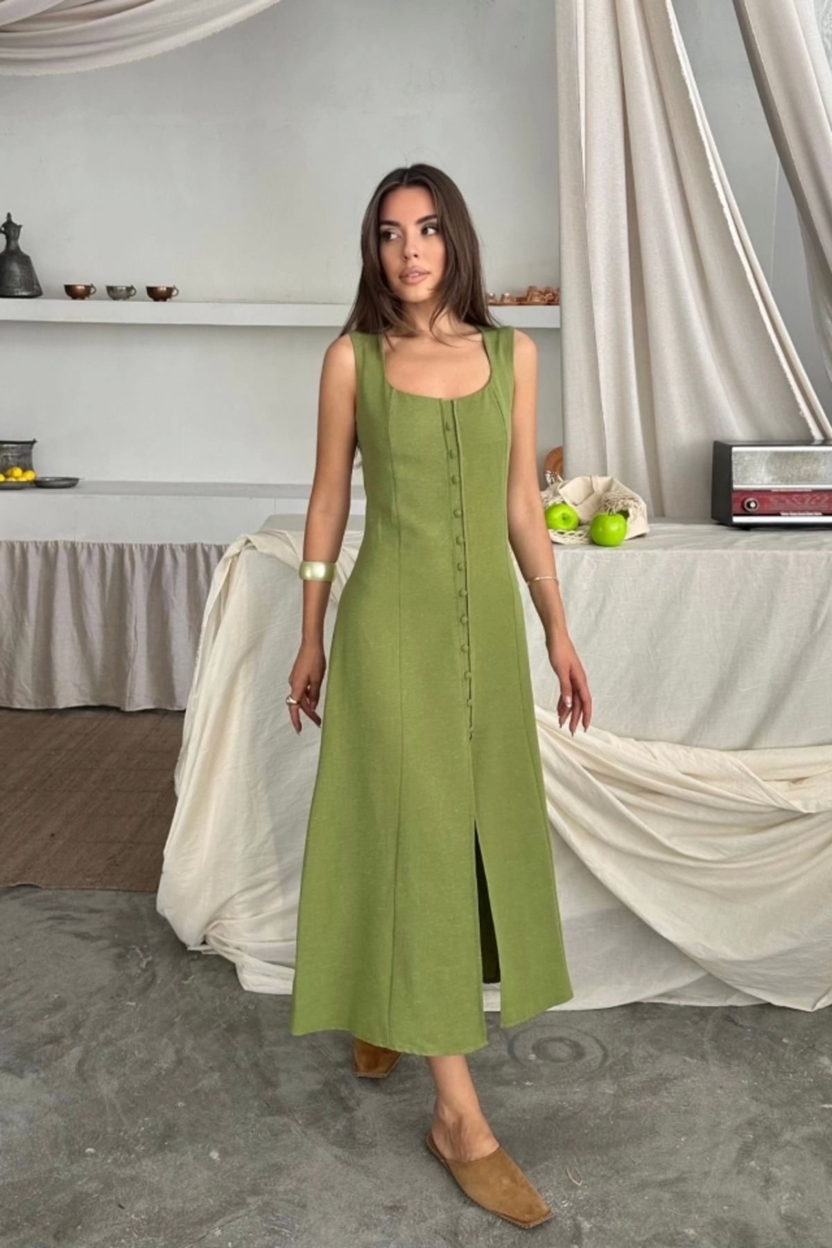 Butik KETEN KOLSUZ KARE YAKA DÜĞME DETAYLI ELBİSE - Yağ Yeşili