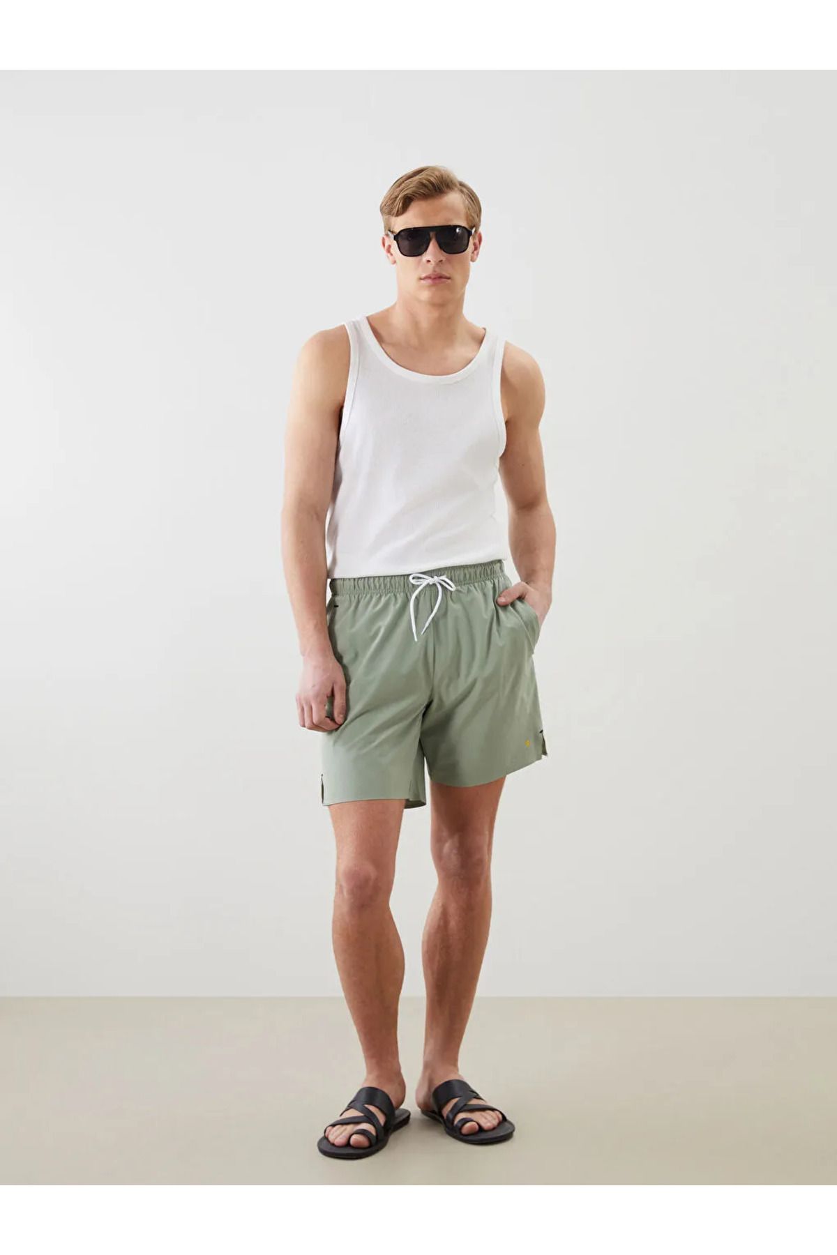 LC Waikiki SOUTHBLUE Yeşil Kısa Boy Basic Erkek Deniz Şortu
