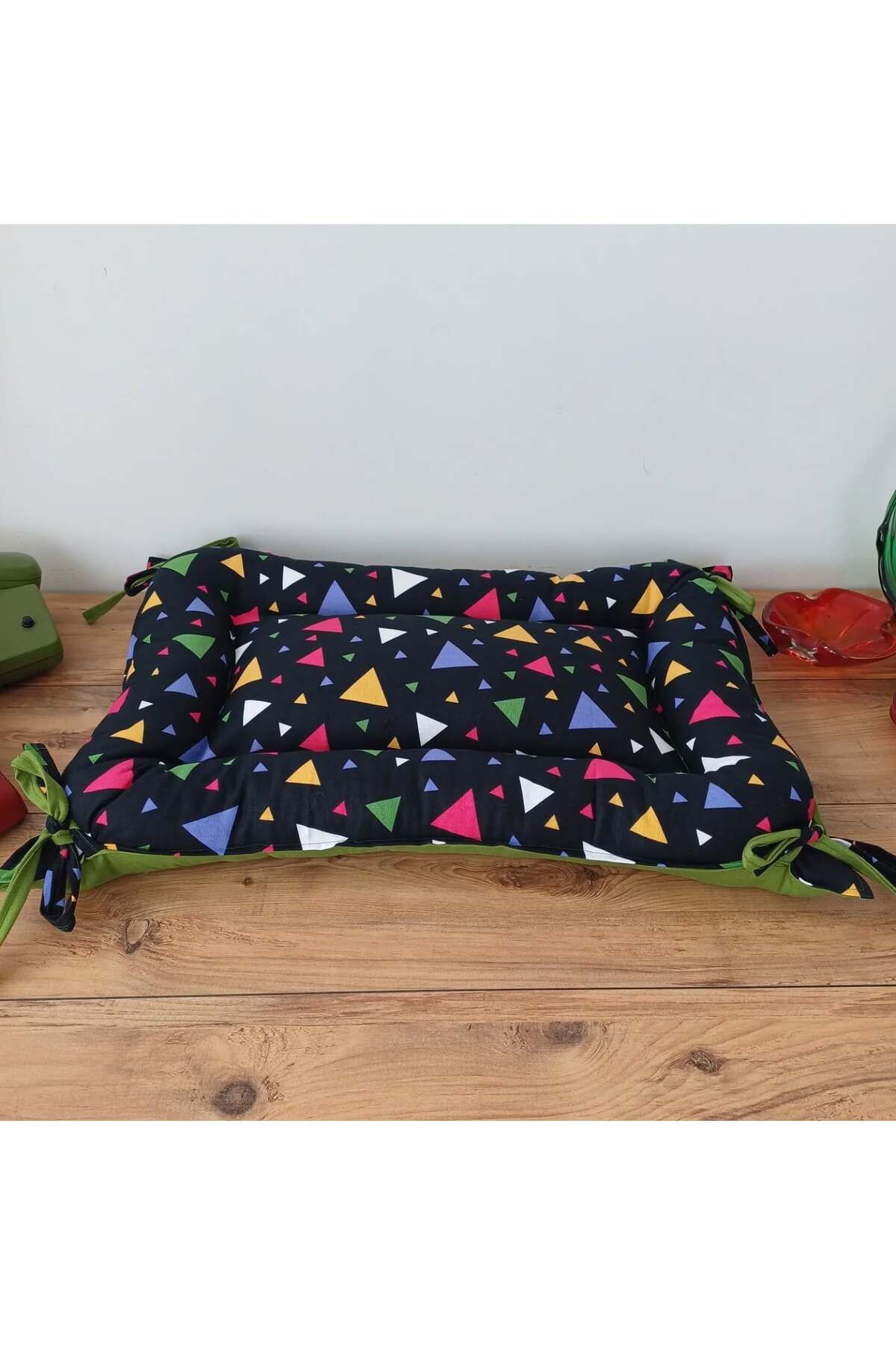 Tüylü Tükkan 55*75 KEDİ KÖPEK MİNDERİ ÜÇGENLİ YEŞİL