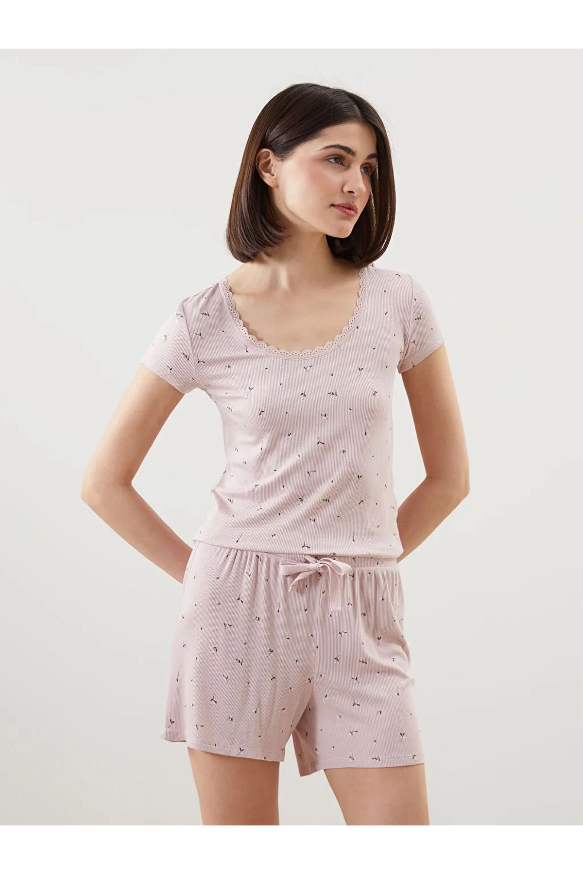 LC Waikiki LCW DREAM Pembe U Yaka Çiçekli Kadın Şortlu Pijama Takım