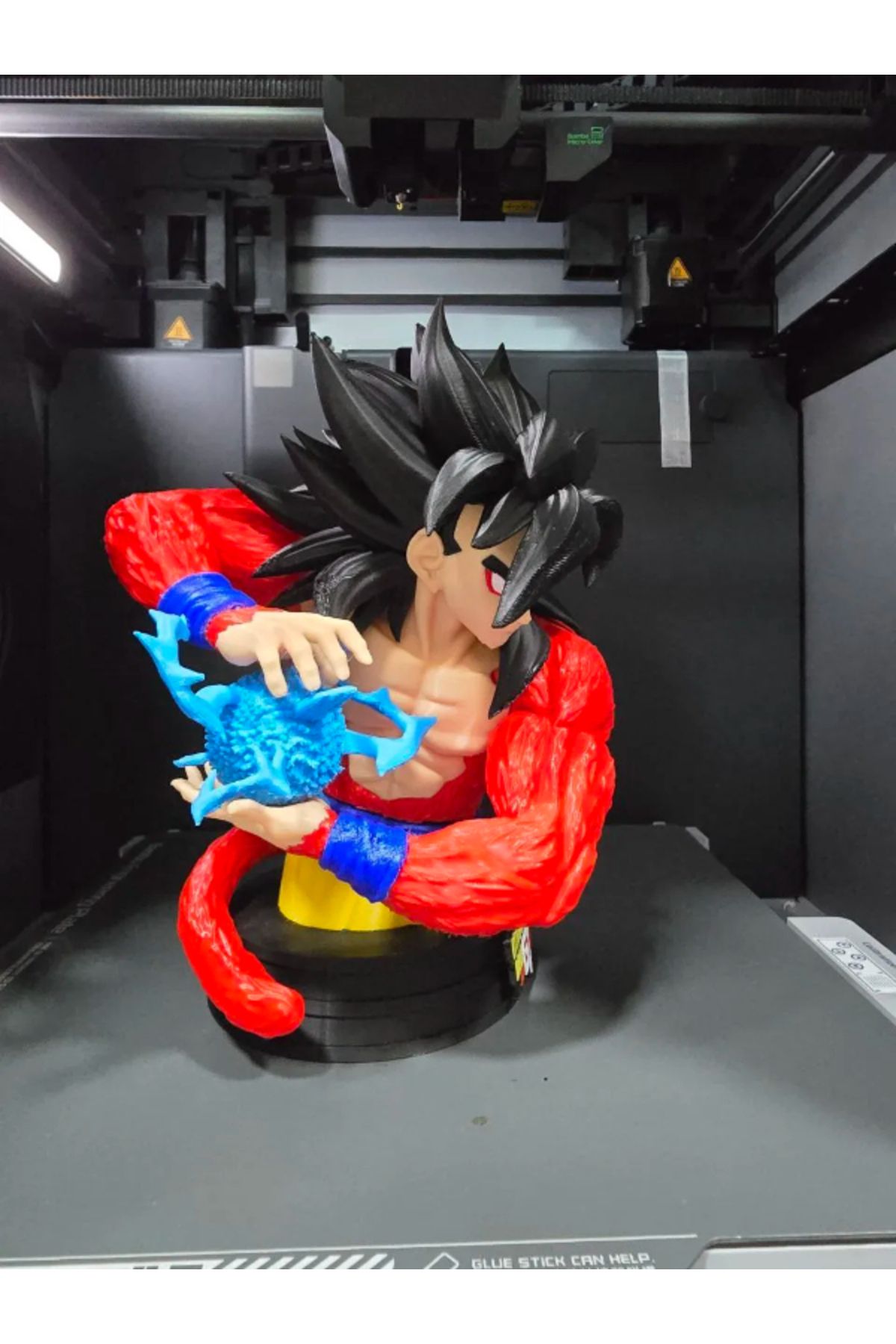 NOMOTHETIC Goku Super Saiyan 4 – Saldırı Pozu Figürü