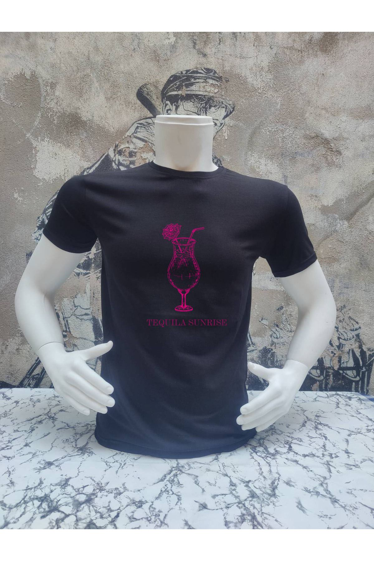 Tuğser Collection ÖN KOKTEYL BASKILI BASIC T-SHIRT