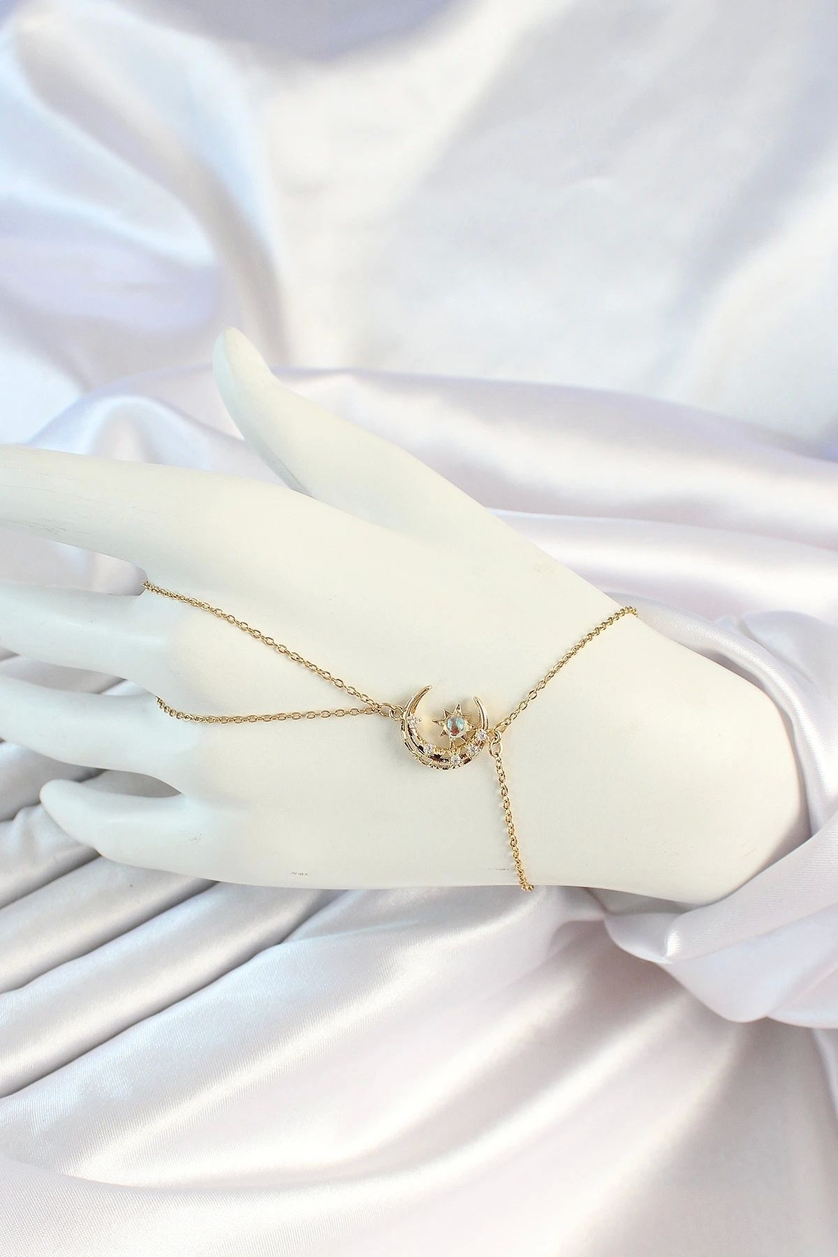 OurStyles 316L Çelik Gold Renk Zincirli Zirkon Taşlı Ay Figürlü Şahmeran - TJ-SN651