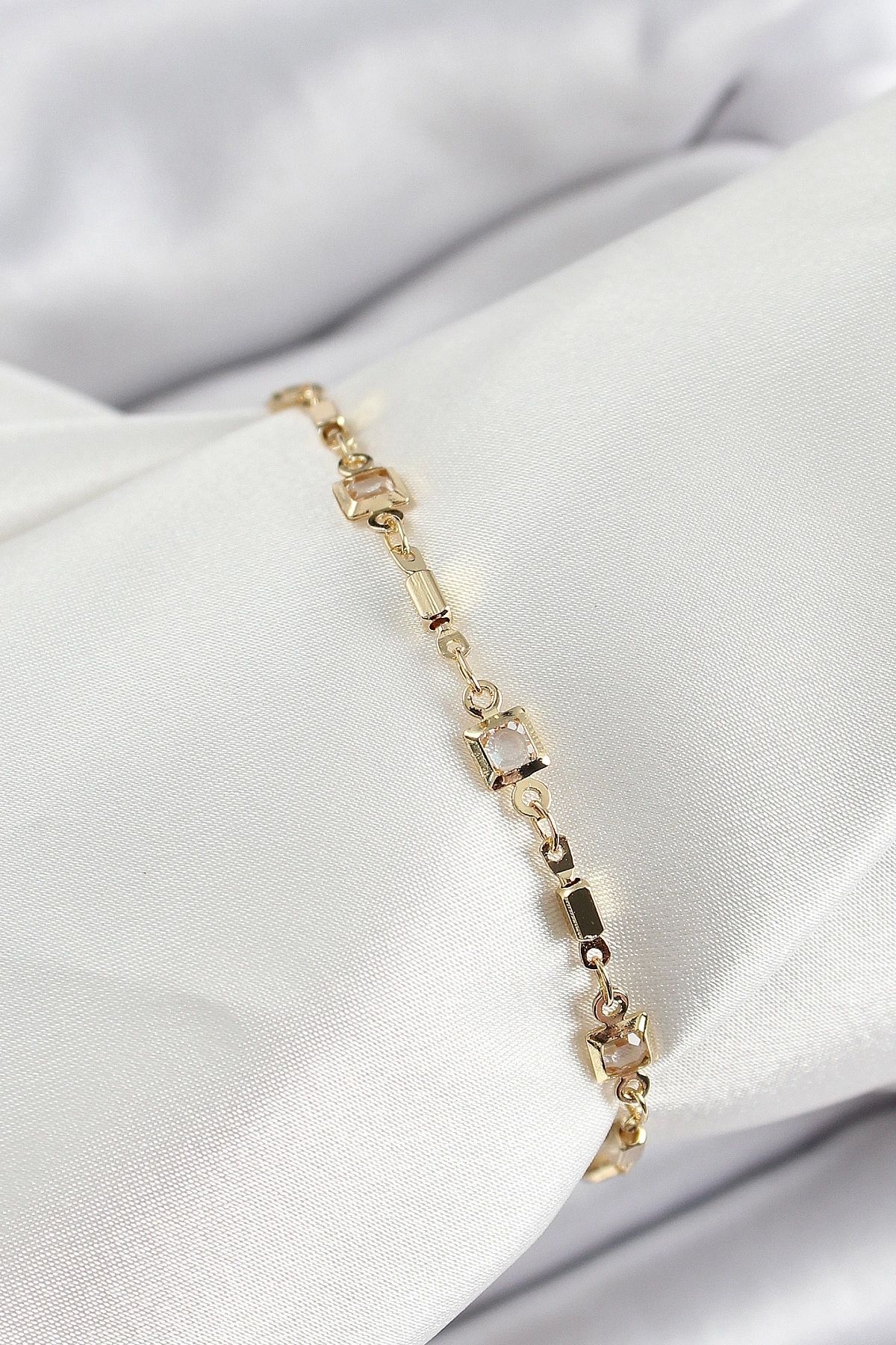 OurStyles Pirinç Gold Renk Zirkon Taşlı Kadın Bileklik - TJ-BB7041