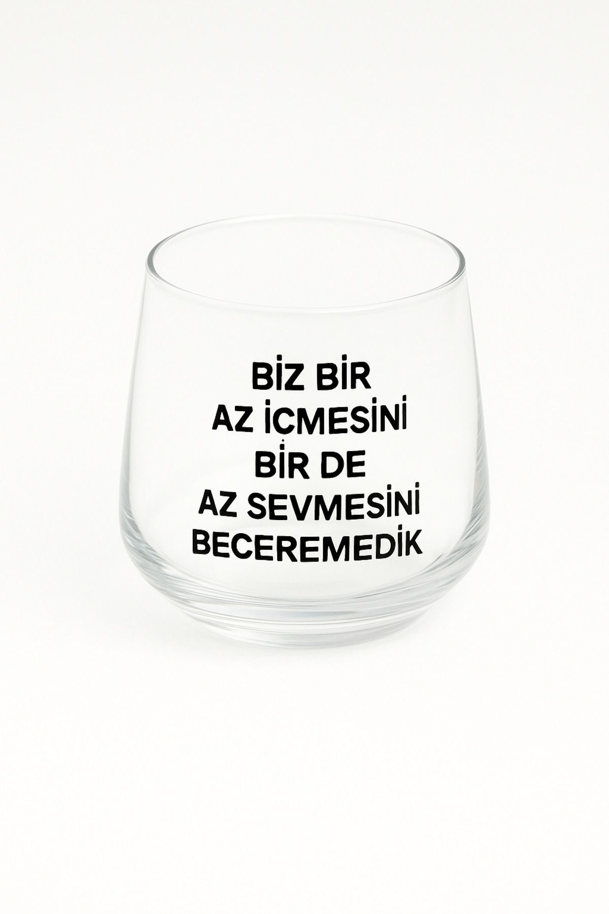 facnspt Yazılı Cam Kupa Bardak – “Az İçmesini, Az Sevmesini Beceremedik” Tasarımlı
