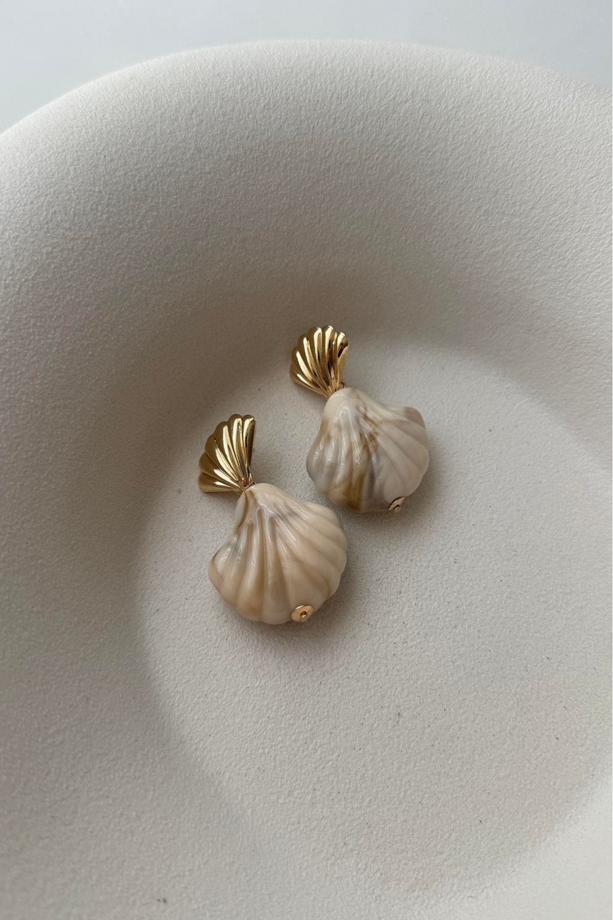 Orvix Accessories KARARMAZ ÇELİK KREM MİDYE KADIN KÜPE ABİYE KÜPE YAZLIK KÜPE VİNTAGE KÜPE