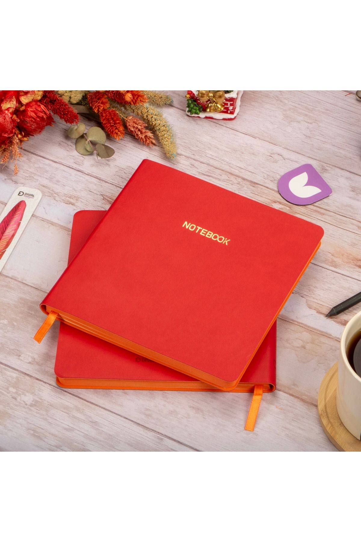 DİVAL 16,5x16,5 cm Kırmızı Yumuşak Deri Kapak Noktalı Tarihsiz Dikişli Defter