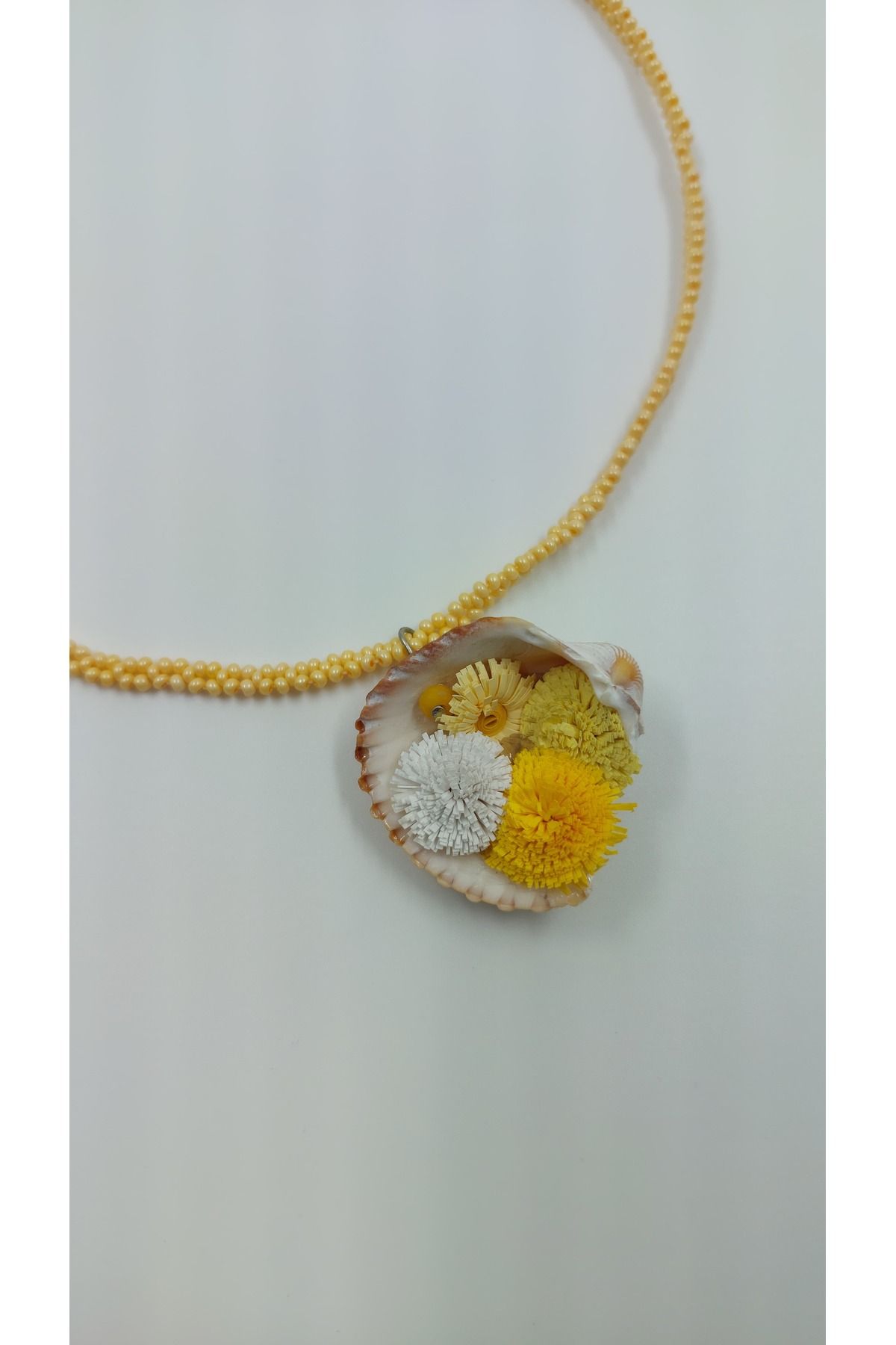R G Handmade Design Deniz Çiçeği Quilling Kabuk Kolye – El Yapımı Kum Boncuk & Quilling Detaylı