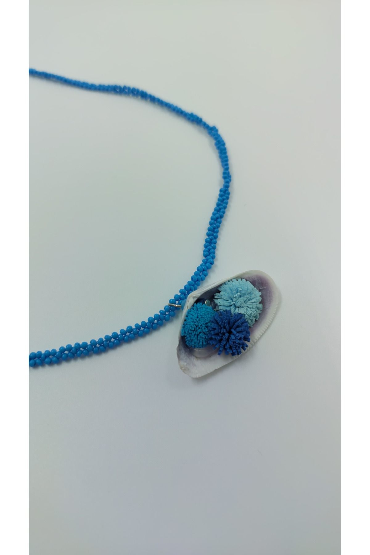R G Handmade Design Deniz Çiçeği Quilling Kabuk Kolye – El Yapımı Kum Boncuk & Quilling Detaylı