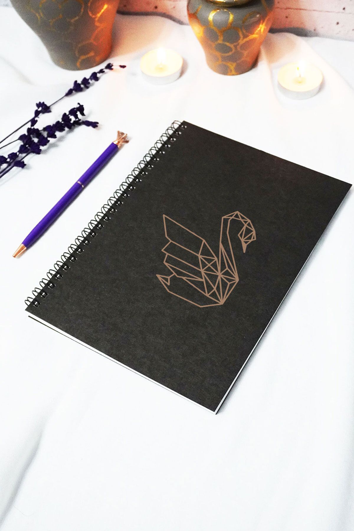 markcat A5 Kuğu Temalı Siyah Kraft Kapaklı Defter - Çizgisiz Defter - 60 Yaprak (120 SAYFA) 15x21 Cm
