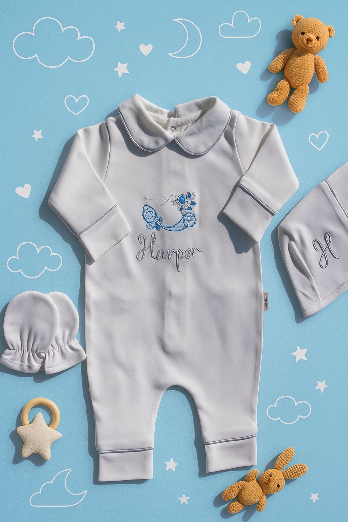 BabiesFirst Erkek Bebek İsimli Hastane Çıkışı 3'lü Set | Uzay Nakışlı %100 Pamuk Tulum Şapka Eldiven