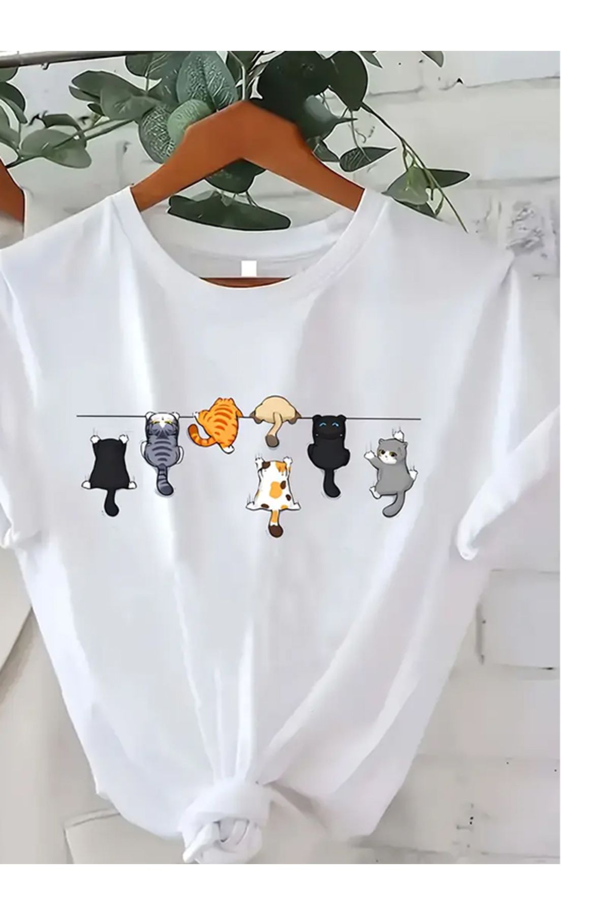 EXPECTED Kadın Beyaz Sevimli Kediler Baskılı Pamuklu Oversize Rahat Kesim Şık T-shirt