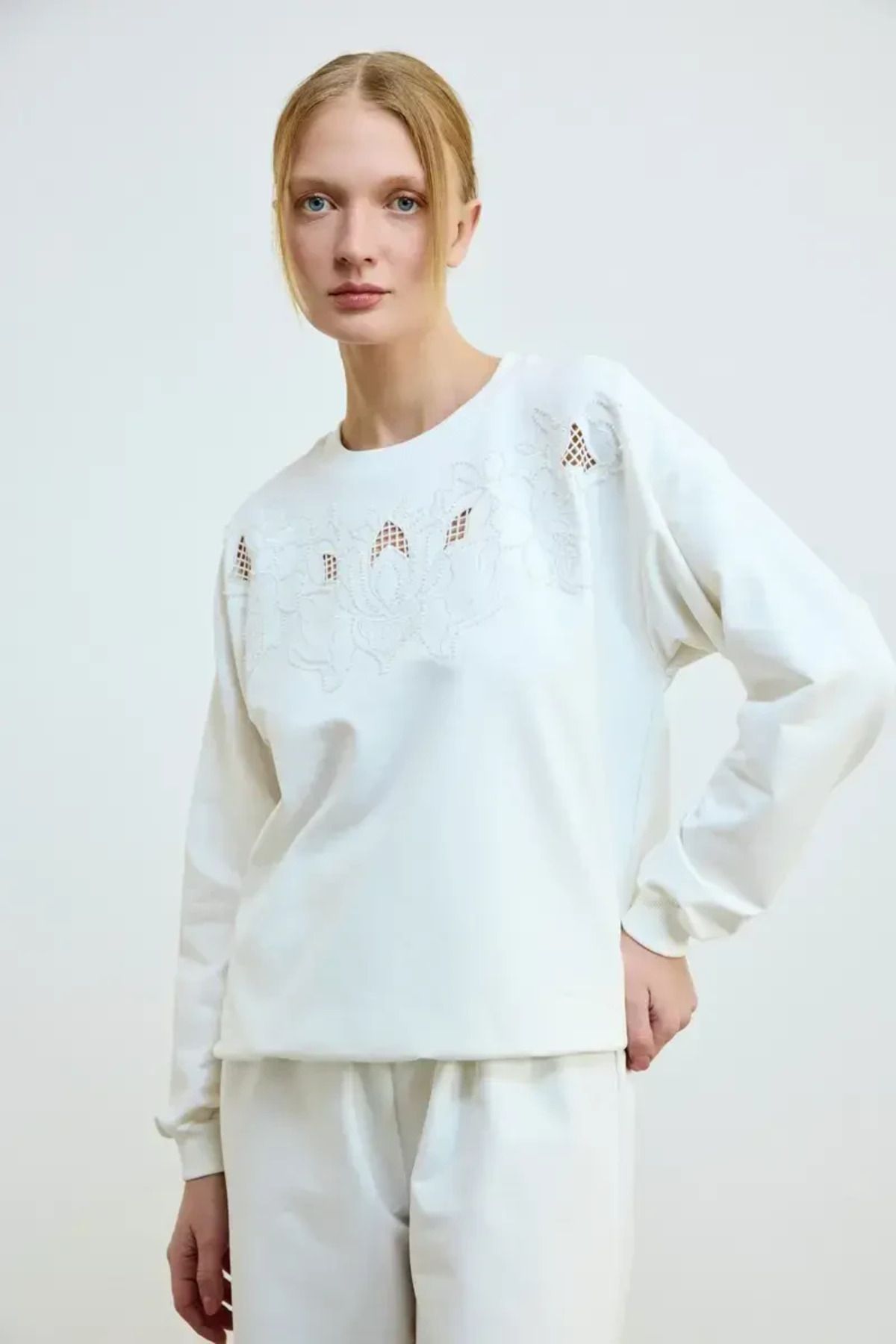 Gusto Brode İşlemeli Pamuklu Sweatshirt - Ekru