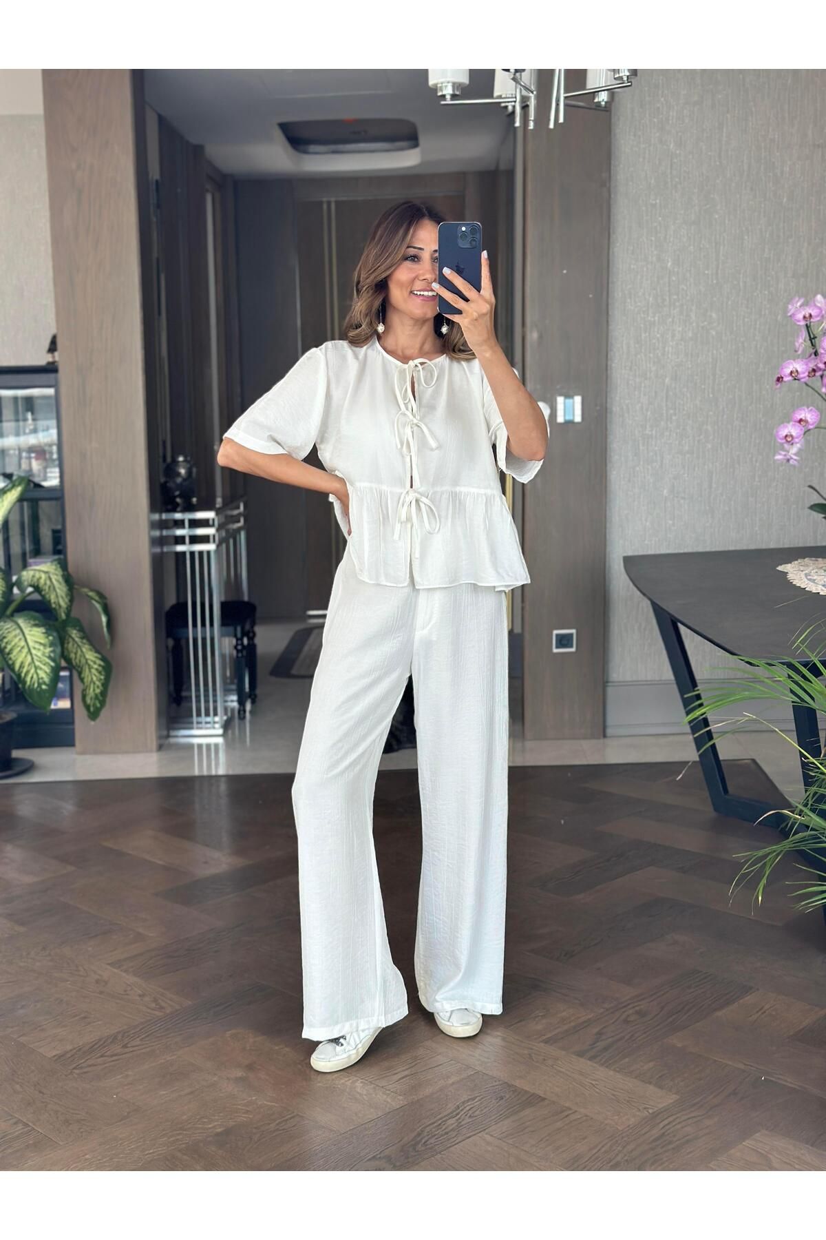 Forlady Butik Beyaz Kısa Kol Önü Bağlamalı Bluz Cepsiz Pantolon Kadın İkili Takım