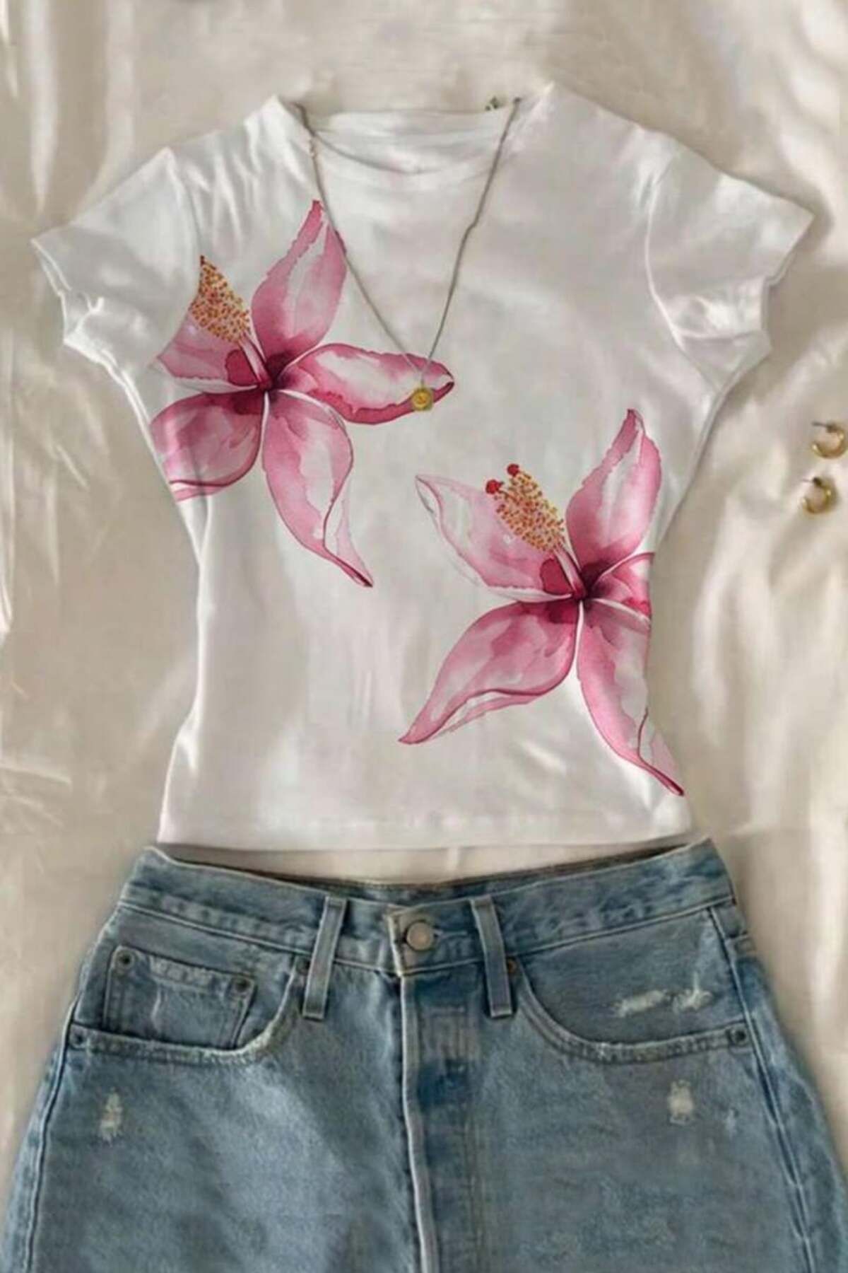 Köstebek Pembe Lilyum Zambak Beyaz Kısa Kollu Tişört