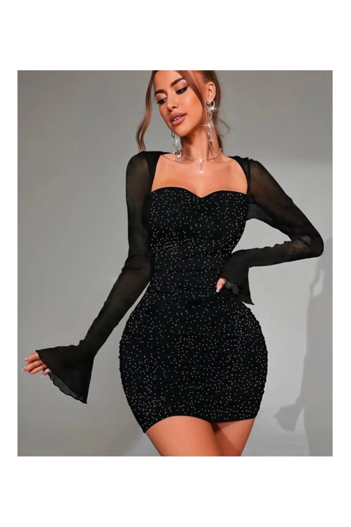 Butik Passione E-1019 Siyah Simli Parlak Kalp Yaka Transparan Uzun Kol Detaylı Mini