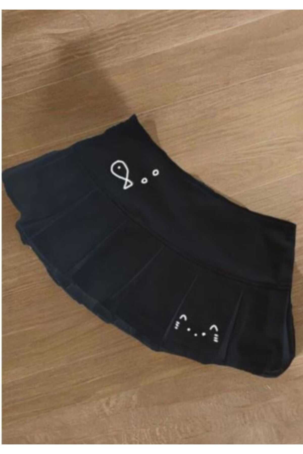 İsra Ayyıldız Moonstar Collection Pileli Fish and Cat Baskılı Micro Şort Etek
