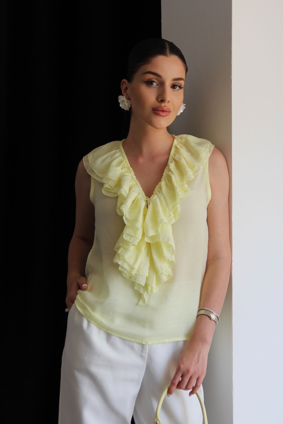 Julidress Bağlamalı Fırfırlı Kolsuz Bluz