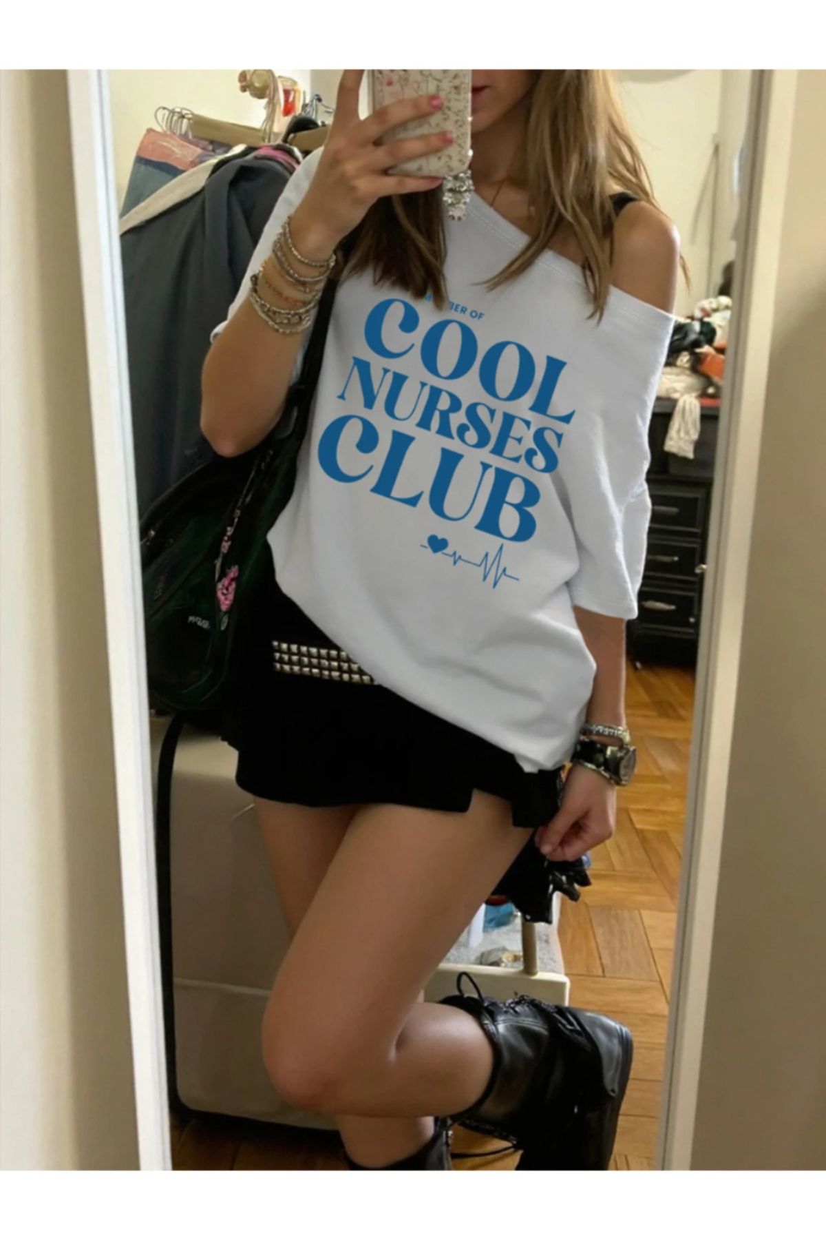 Koklonmoda Büyük Beden Kadın Düşük Omuz Kayık Yaka Cool Nurses Baskılı T-Shirt