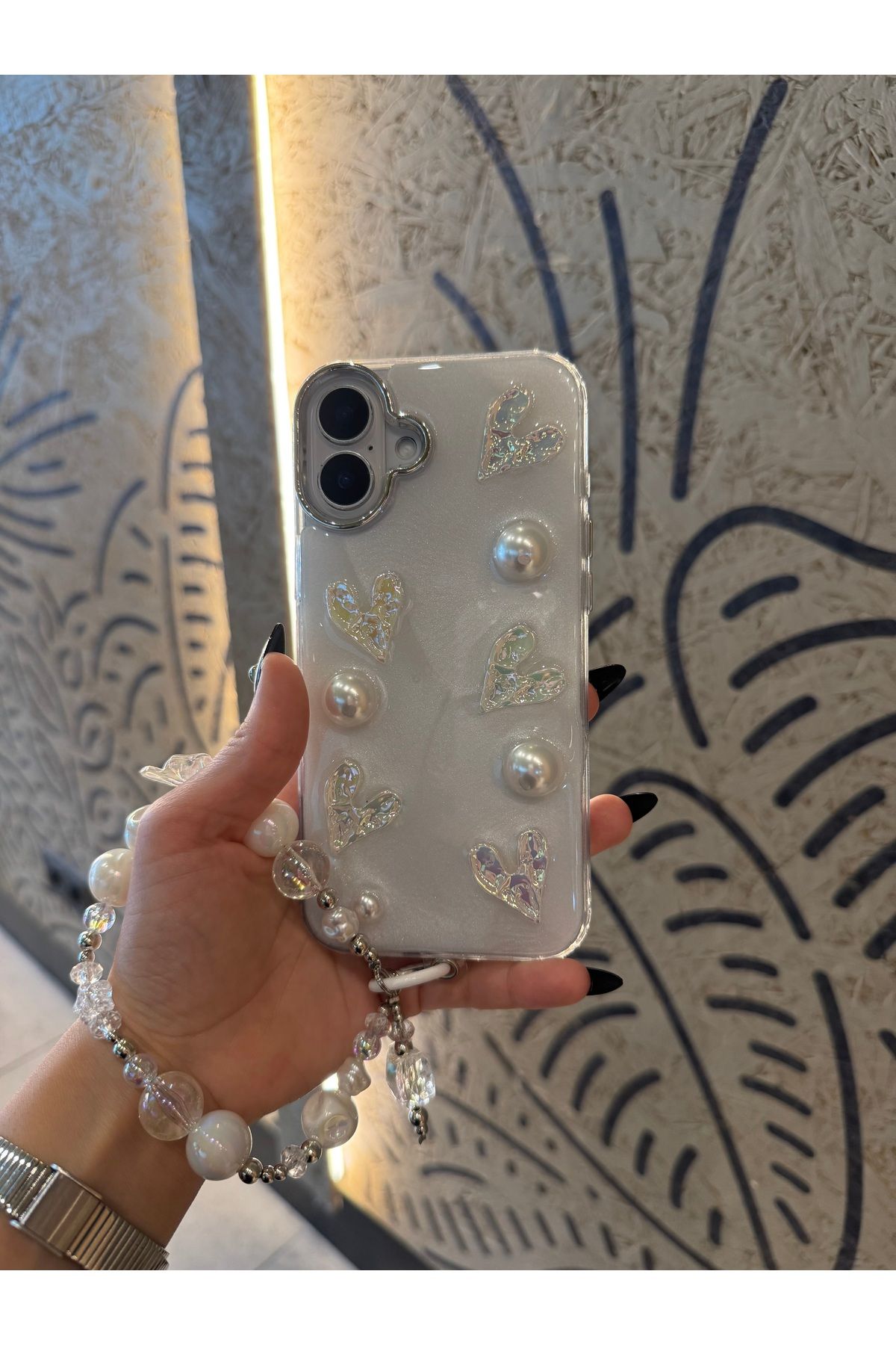 Mois Case İPhone 16 Plus uyumlu İnci Charmlı Kalpli Kılıf