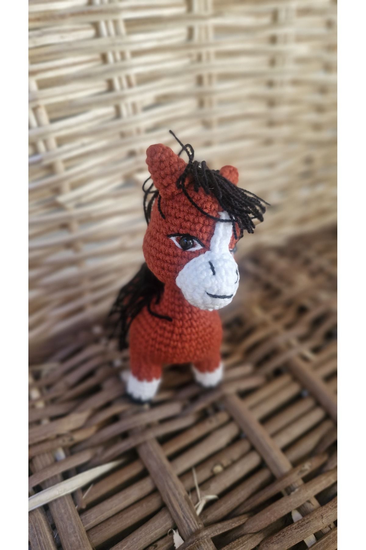 MiLio Store MiLio Amigurumi At Anahtarlık – Neşeli Turuncu Figür El Yapımı Oyuncak